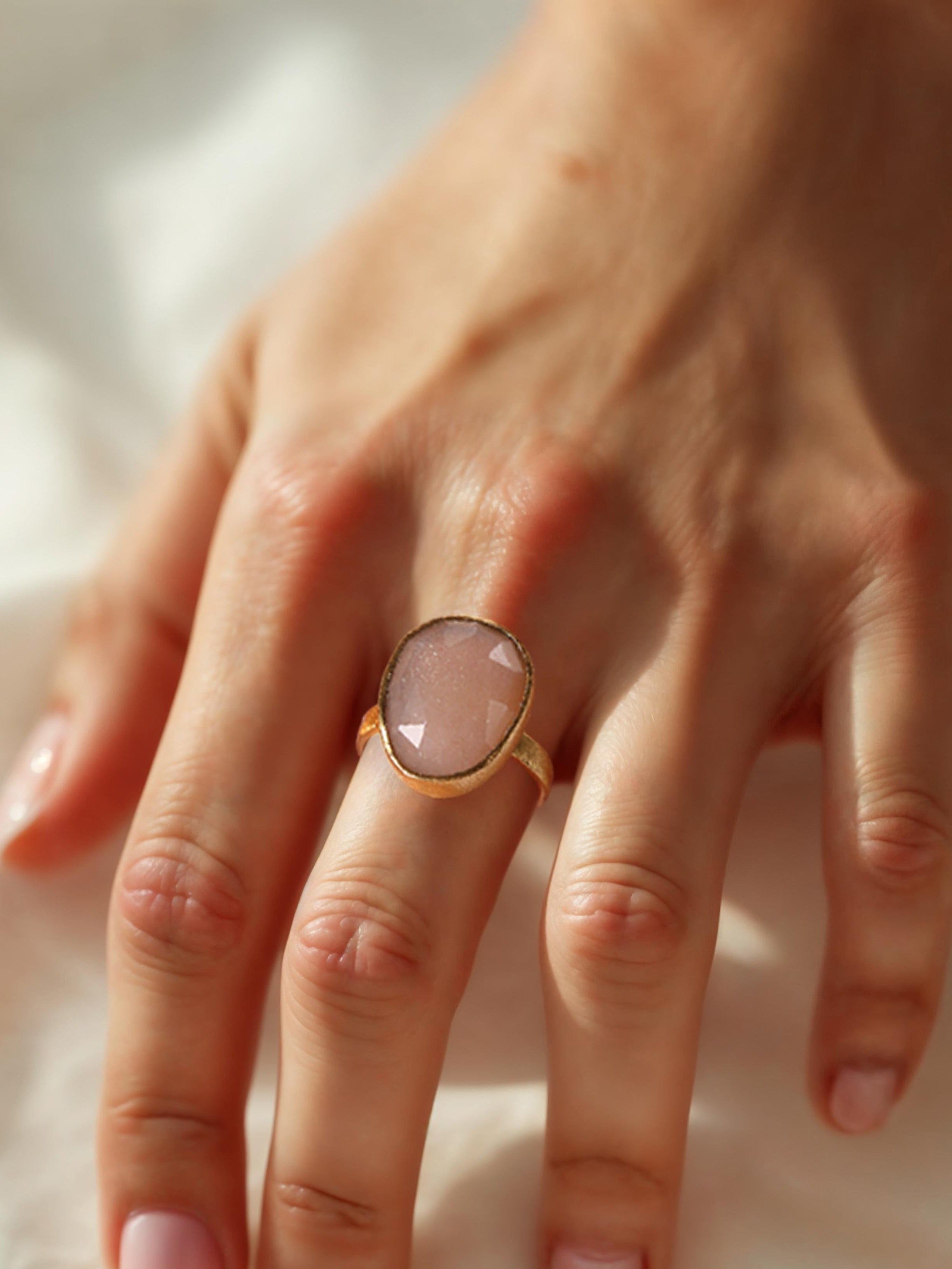 mars - Peach Moonstone Soul Ring