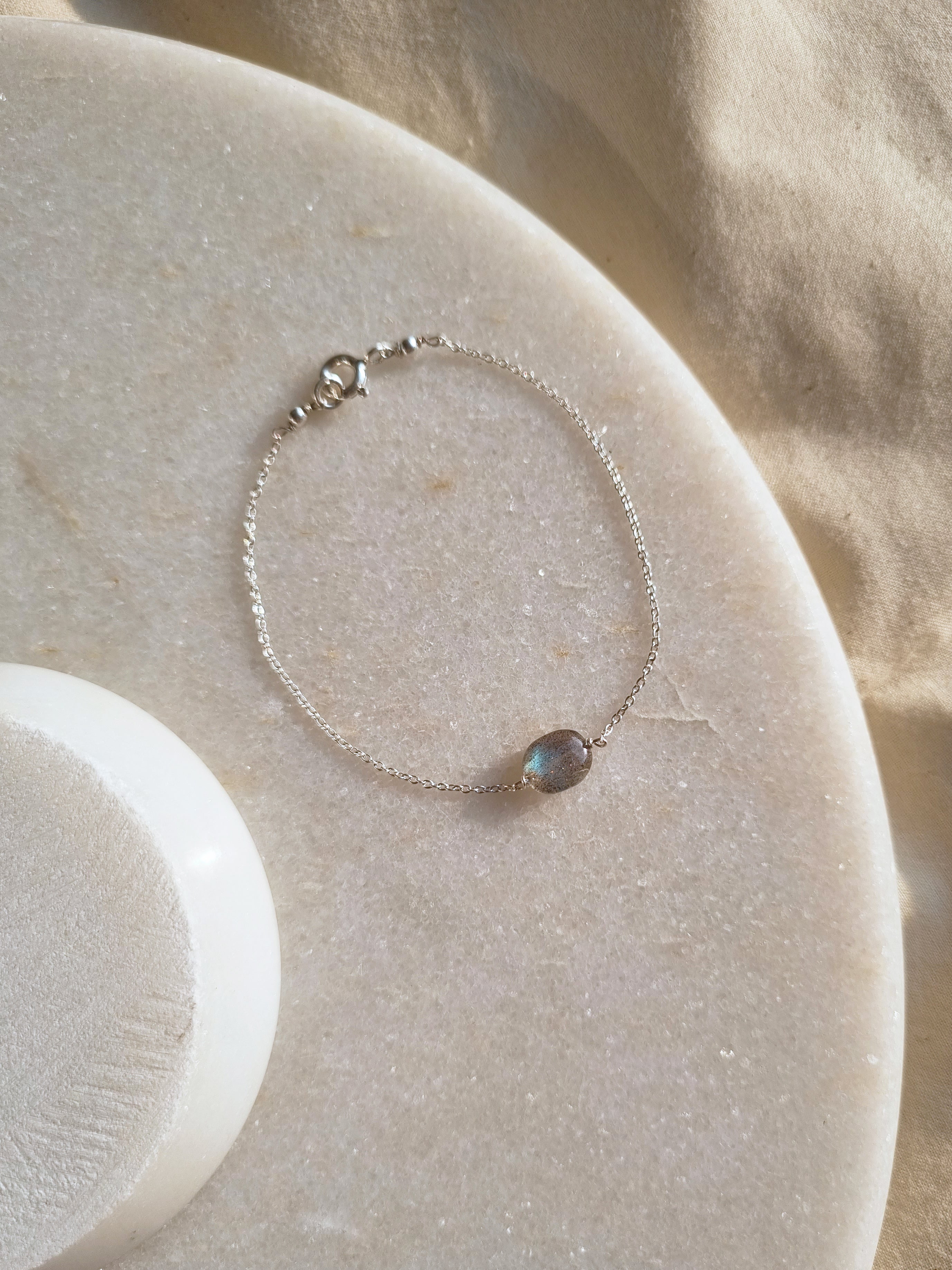 kesya- Labradorite Oval Bracelet