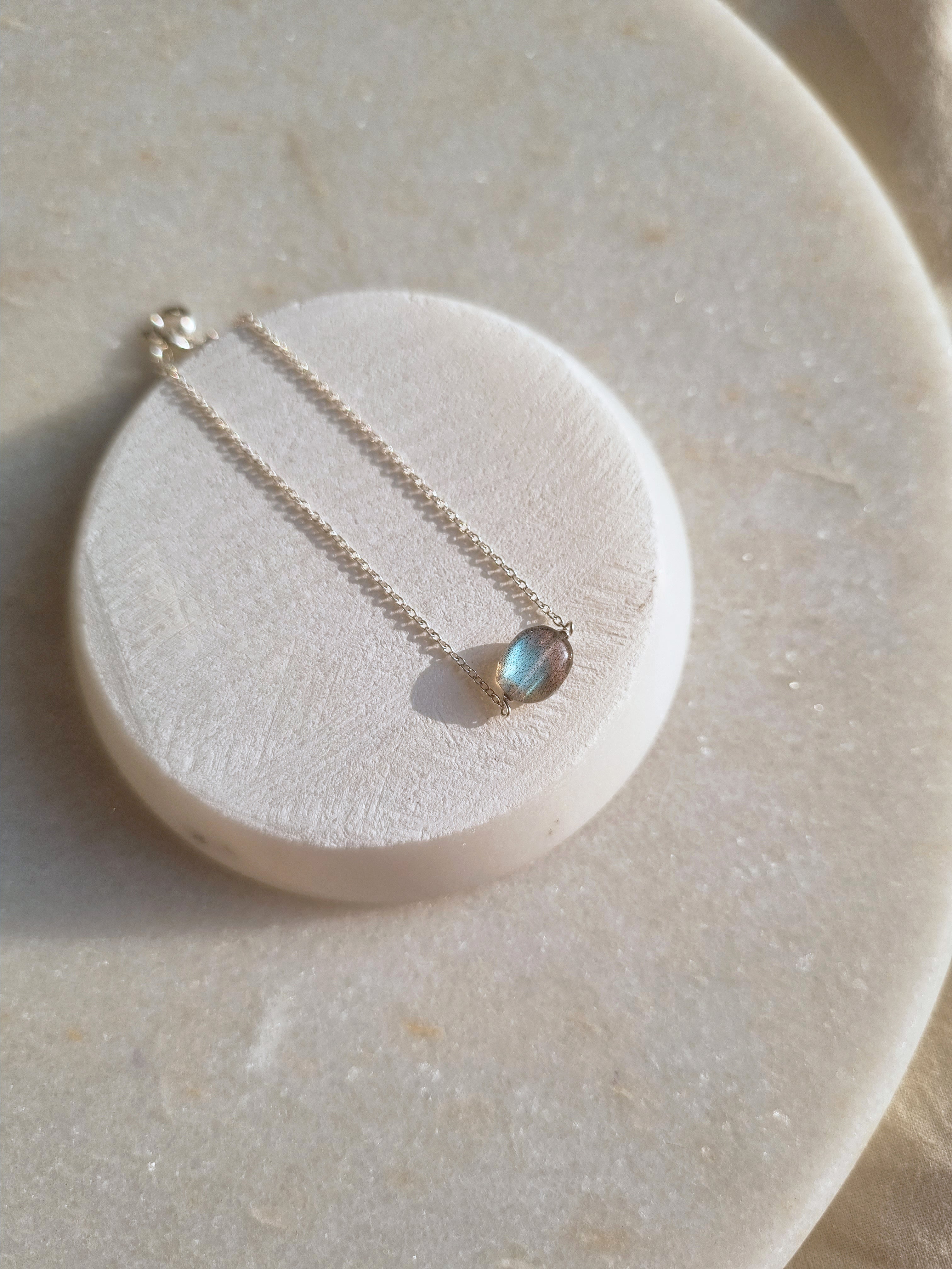 kesya- Labradorite Oval Bracelet