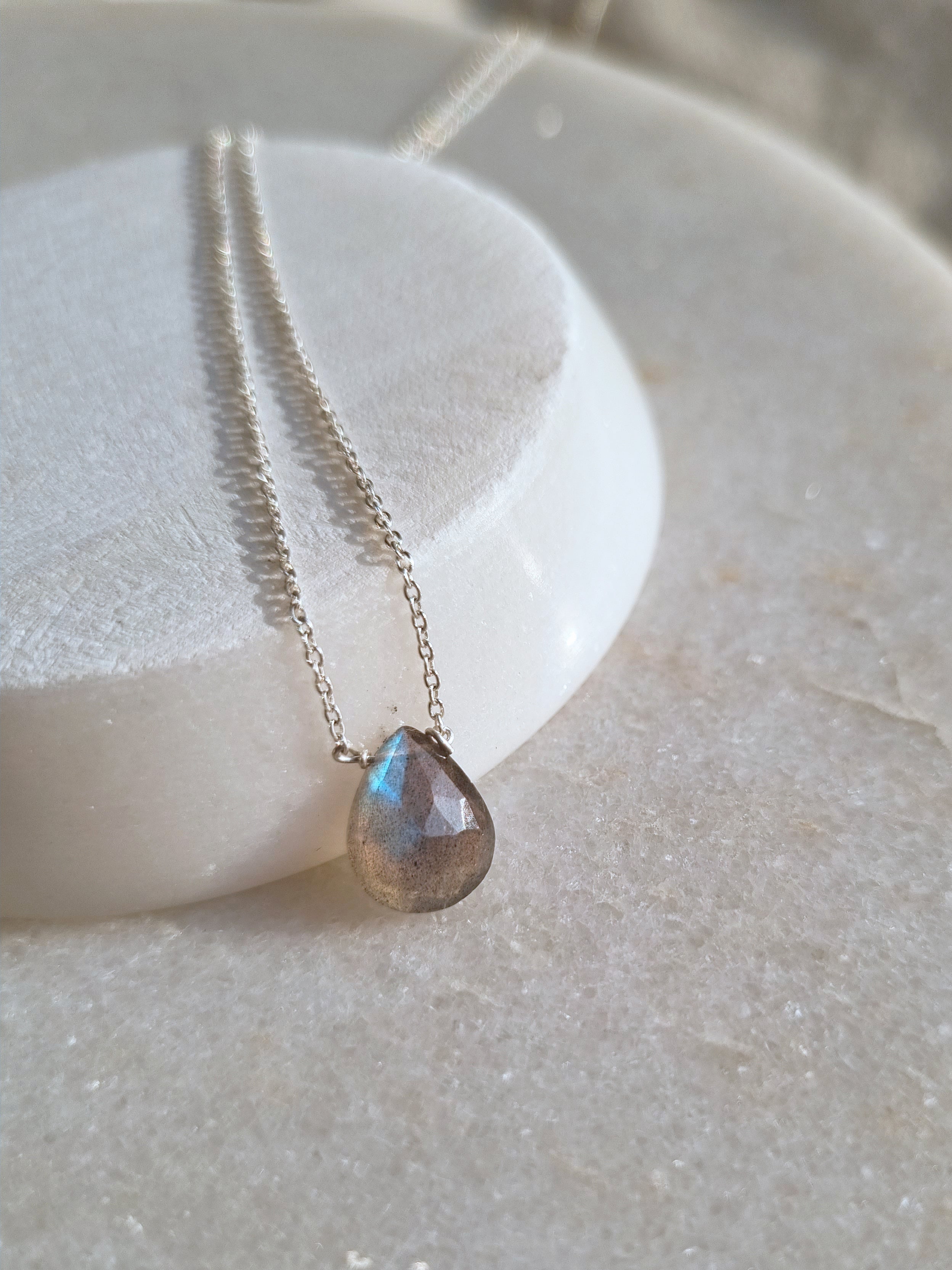 iyate - Labradorite Almond Shaped Drop Pendant