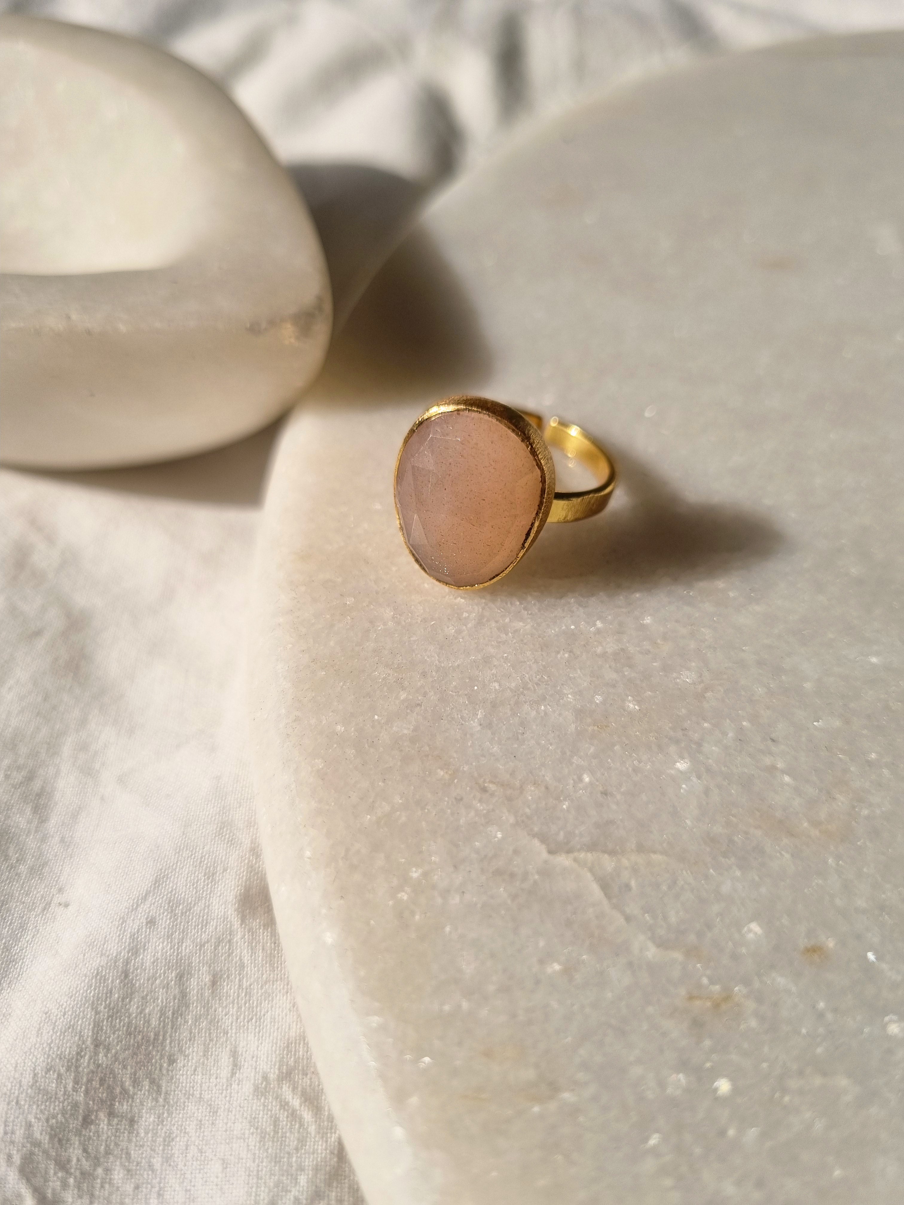 mars - Peach Moonstone Soul Ring