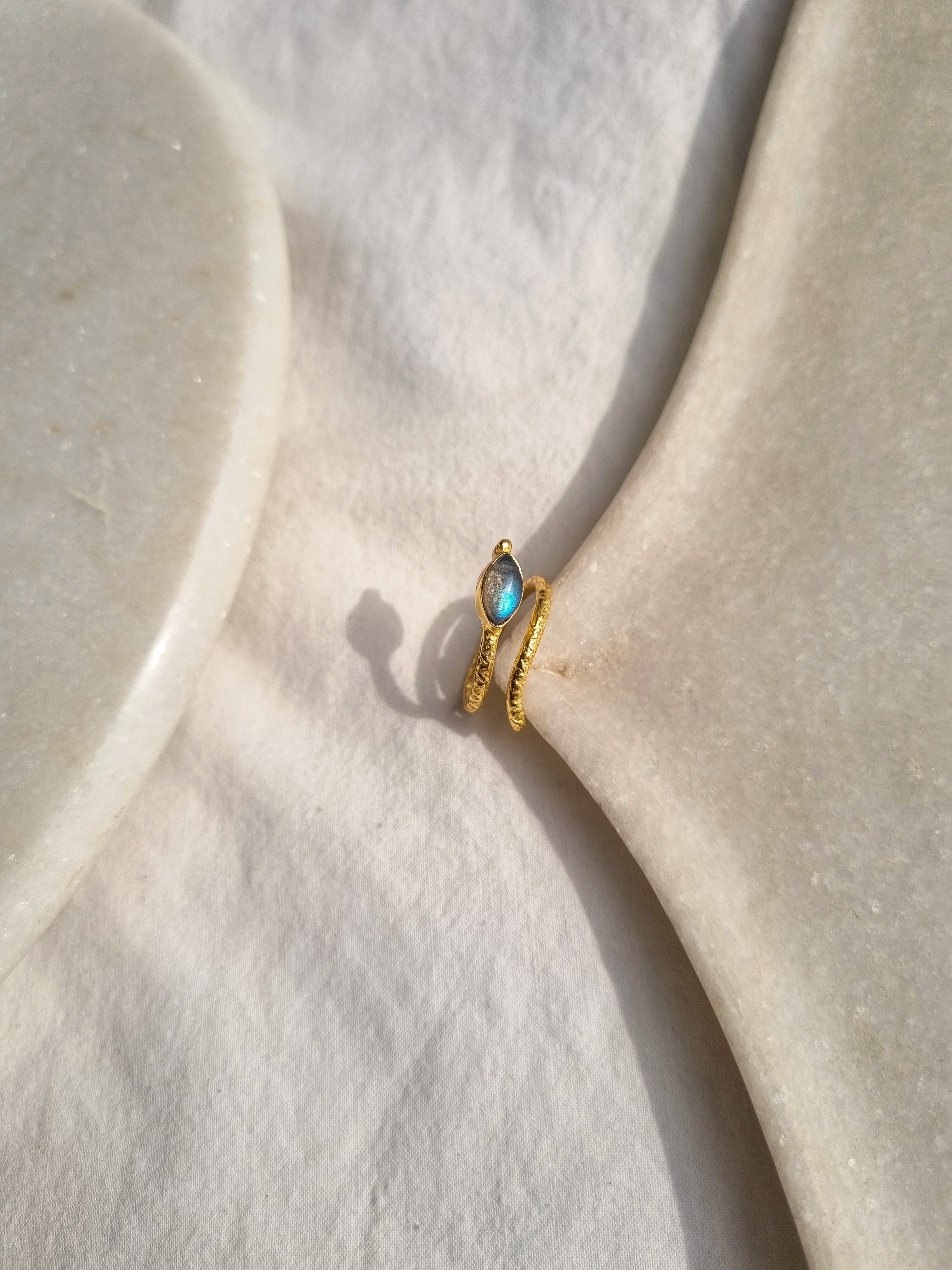 snake ring- Labradorite
