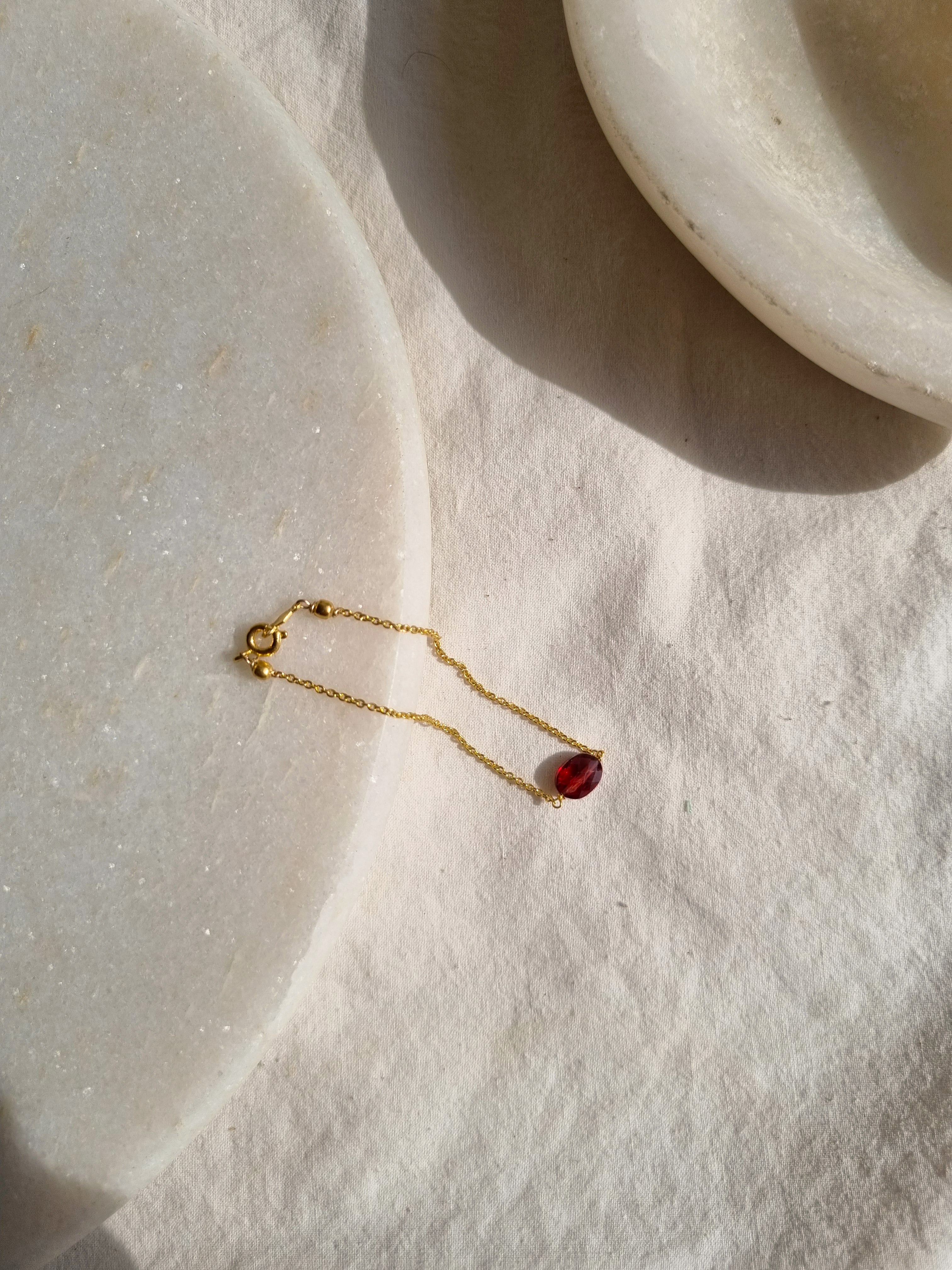 kesya - Garnet Oval Bracelet