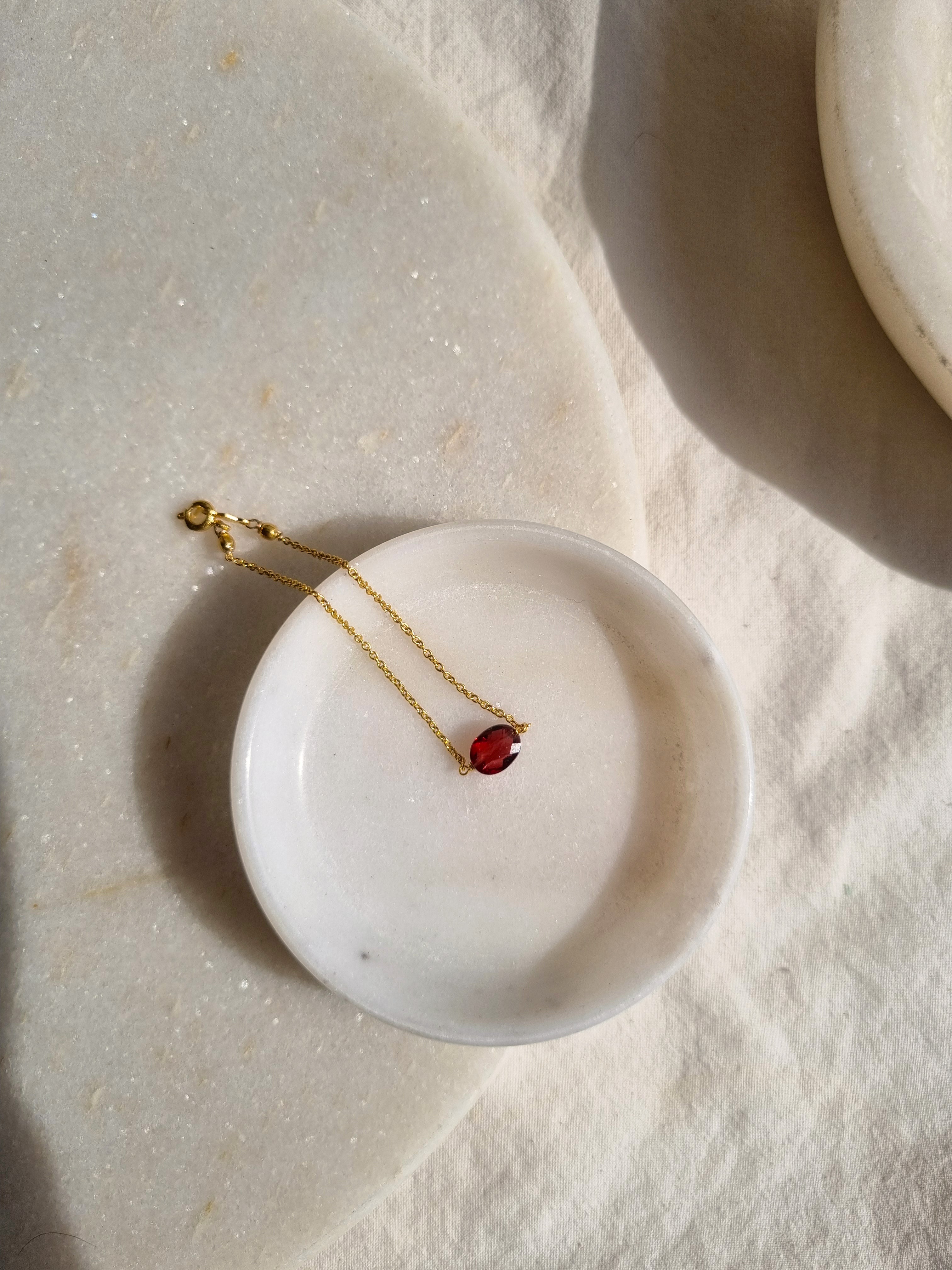 kesya - Garnet Oval Bracelet