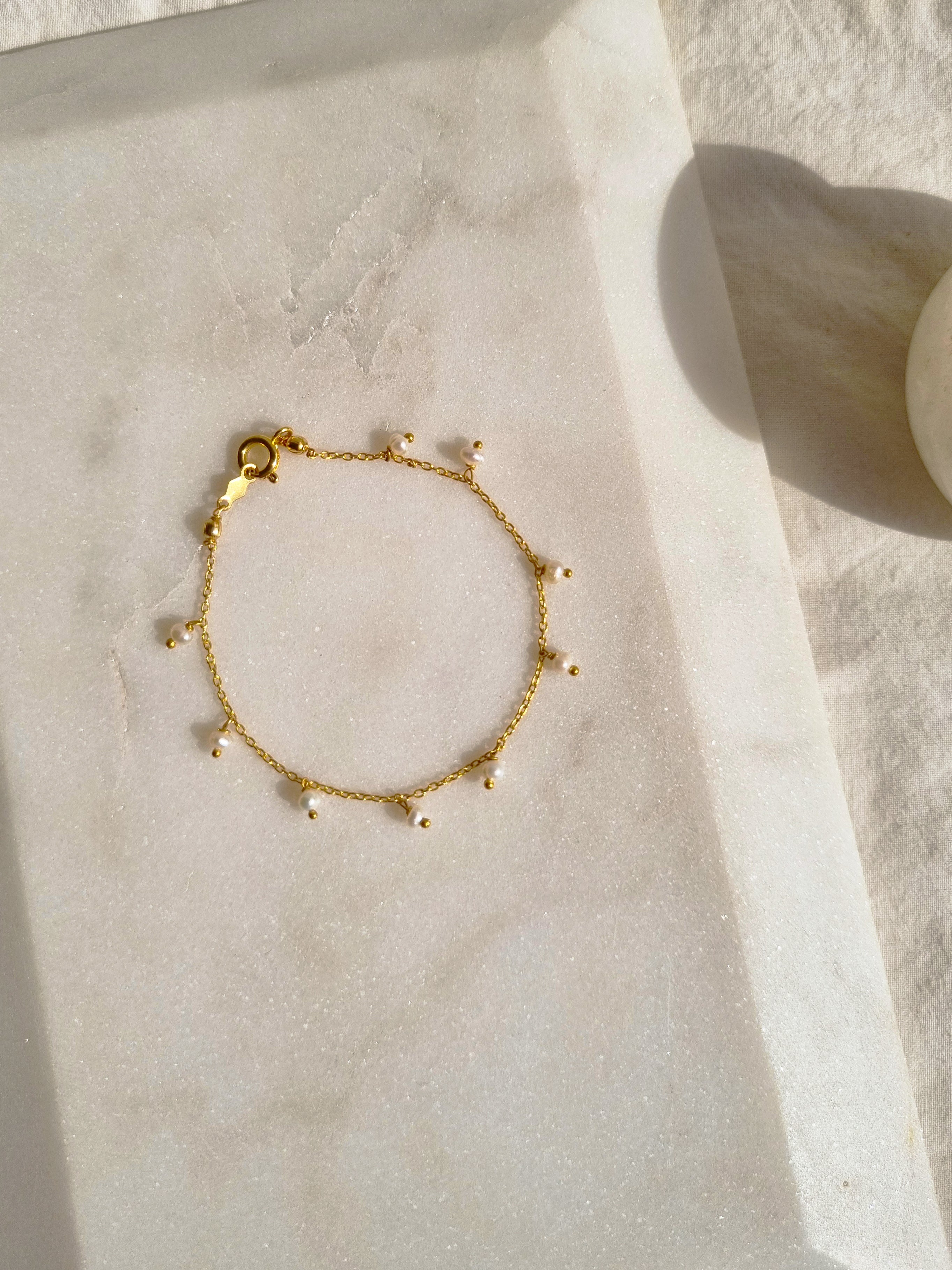 apiti - Pearl Baati Drop Bracelet