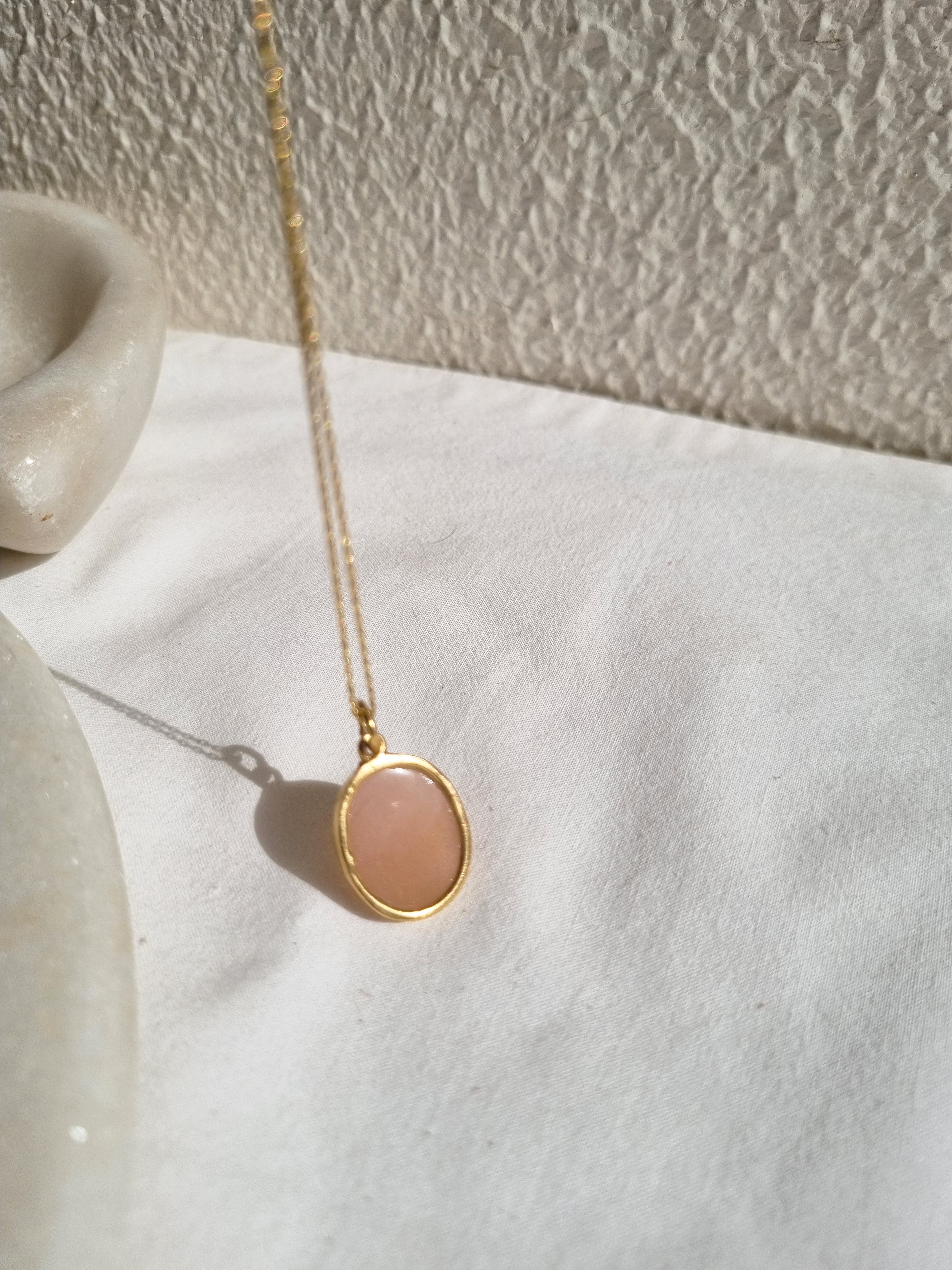 vana - Peach Moonstone Oval Pendant