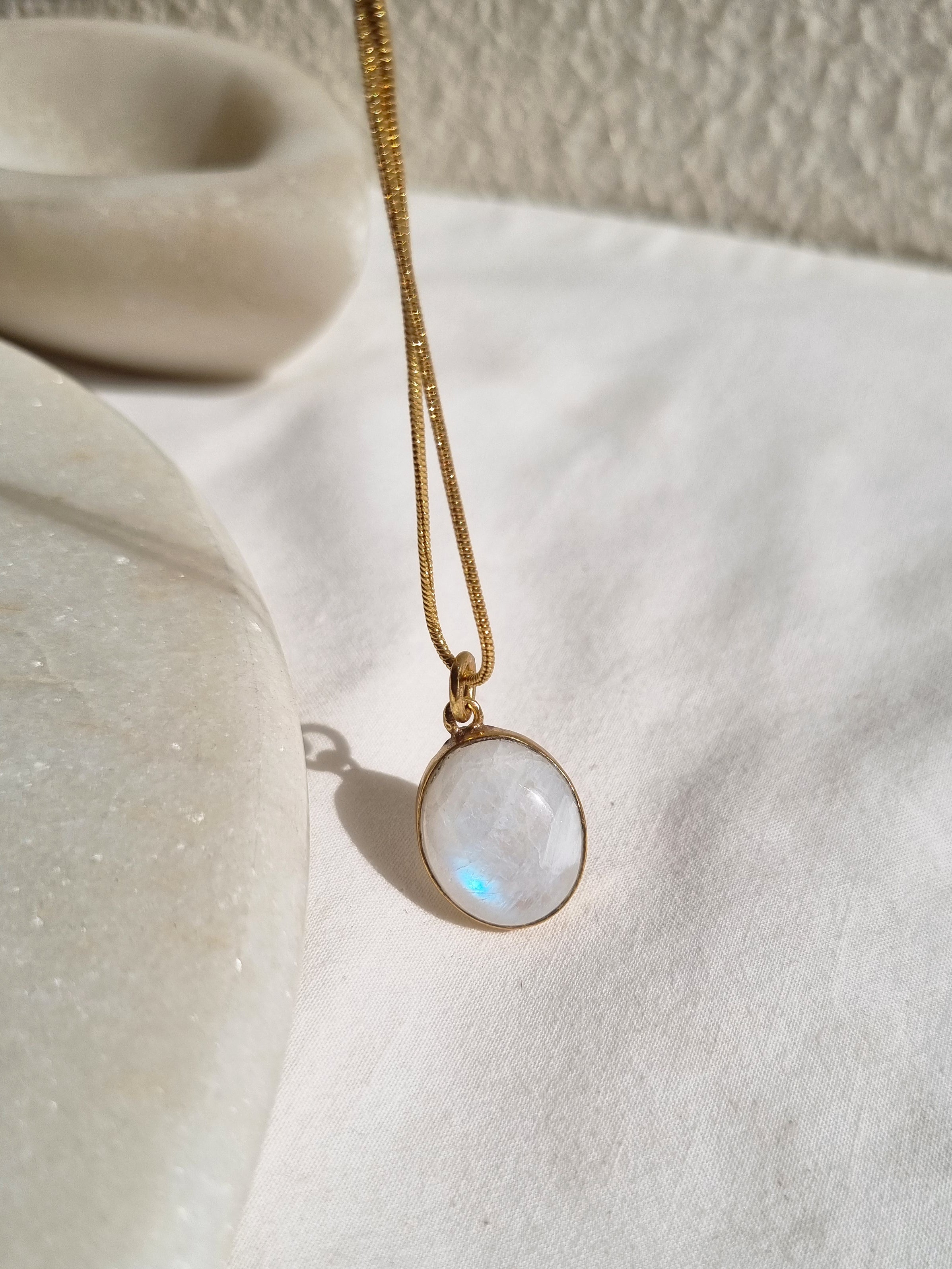vana - Rainbow Moonstone Oval Men's Pendant