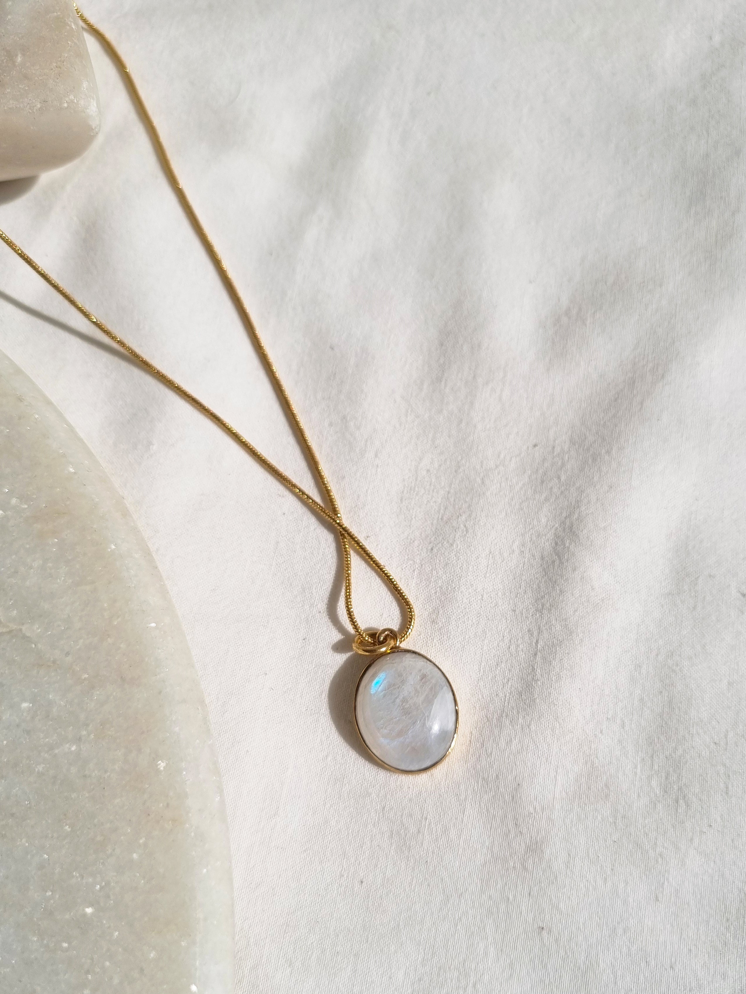 vana - Rainbow Moonstone Oval Men's Pendant