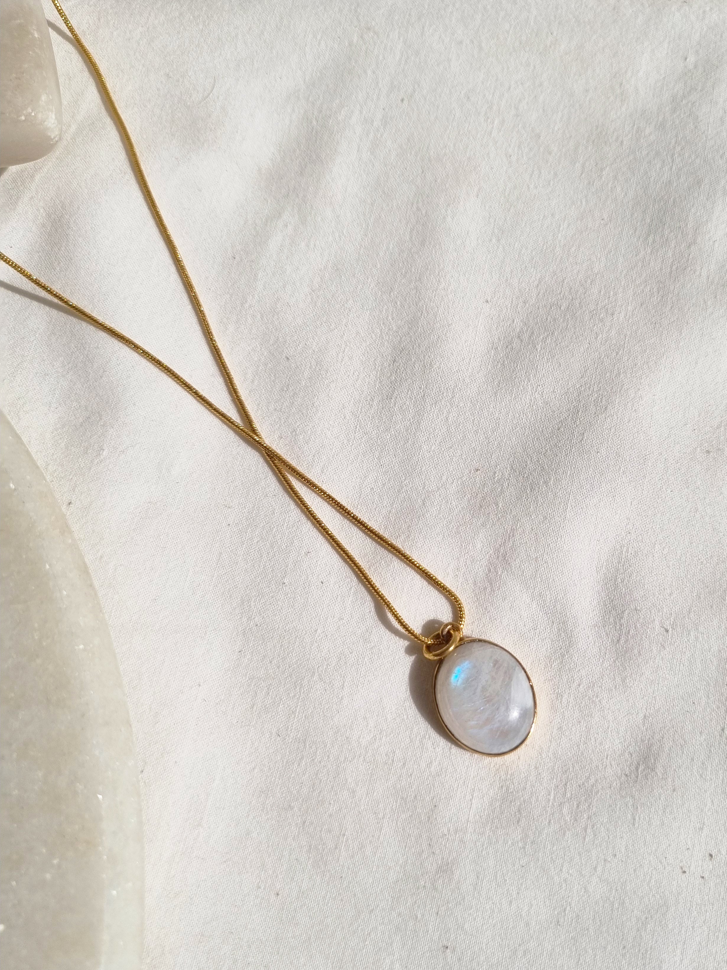 vana - Rainbow Moonstone Oval Men's Pendant