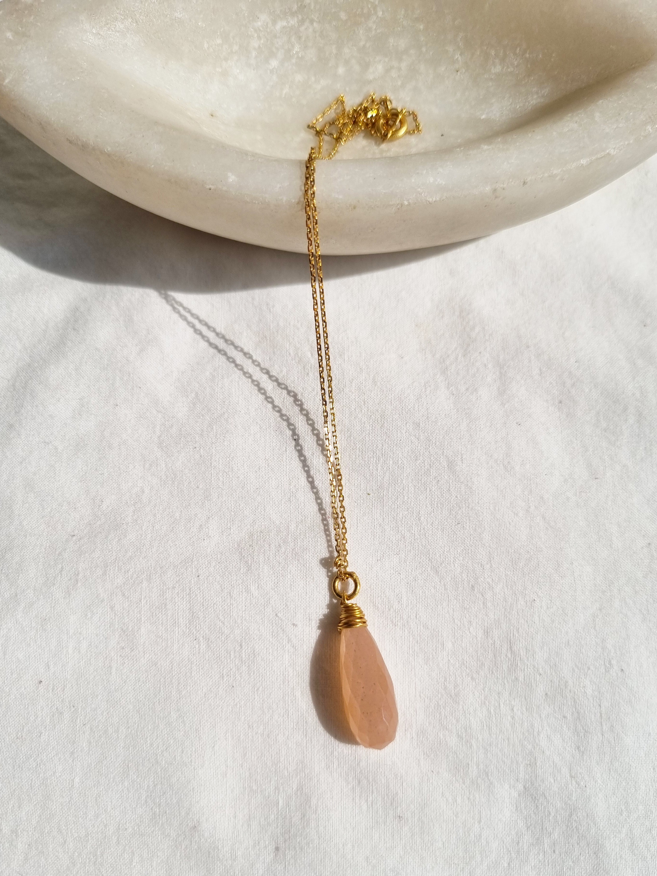 arkar - Peach Moonstone Long Teardrop Pendant