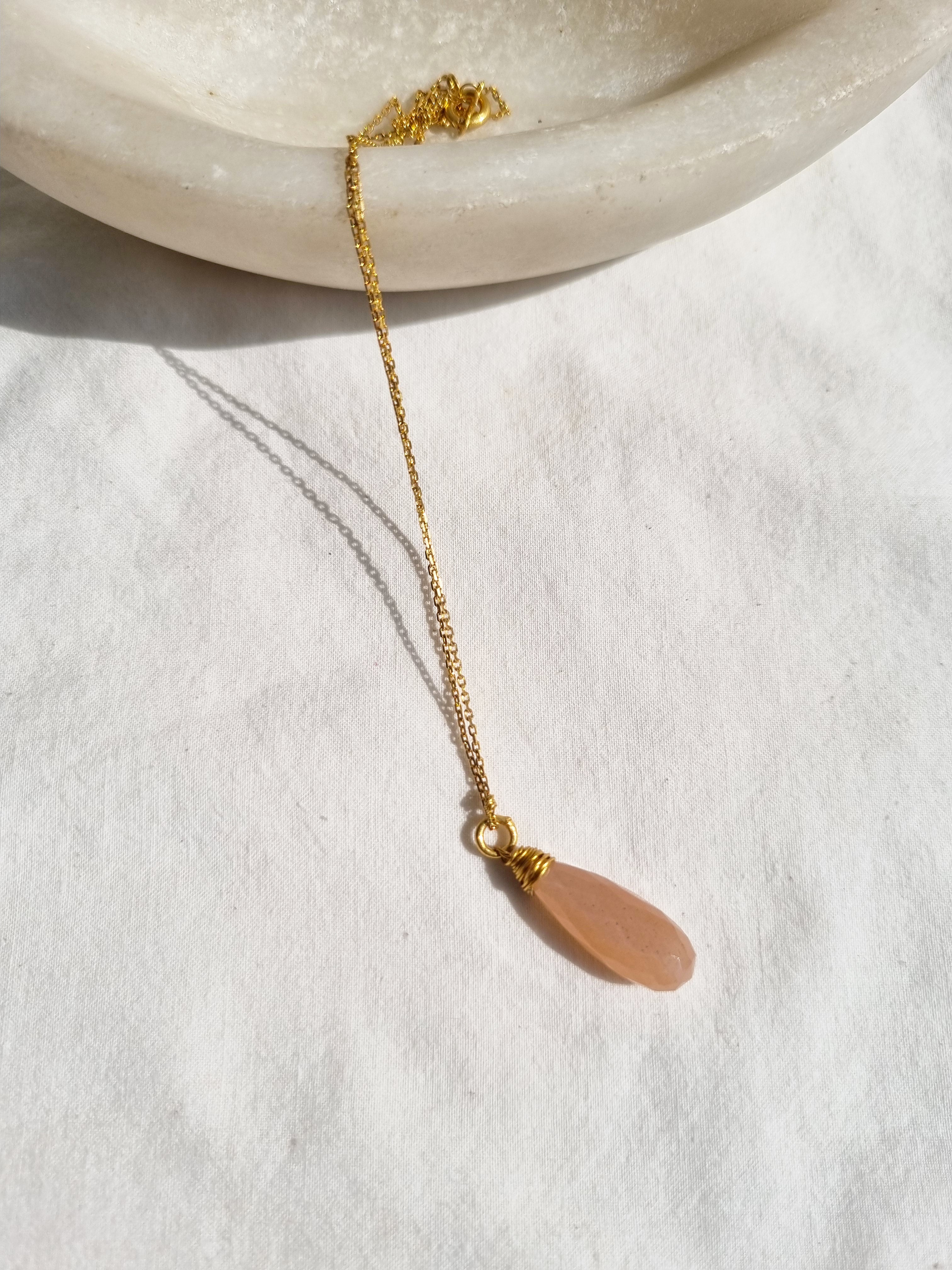 arkar - Peach Moonstone Long Teardrop Pendant
