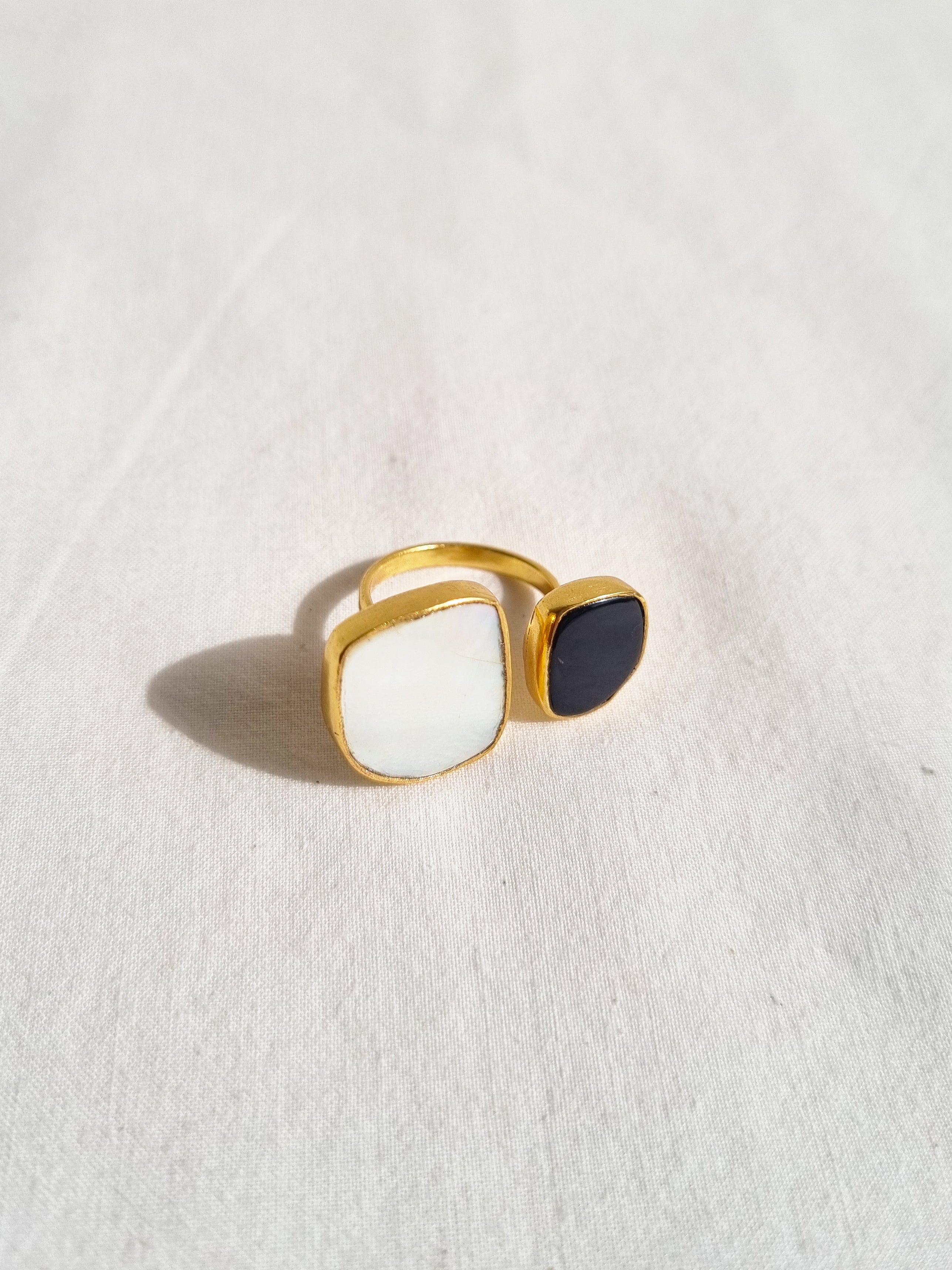 ibat - Black Pearl Ring