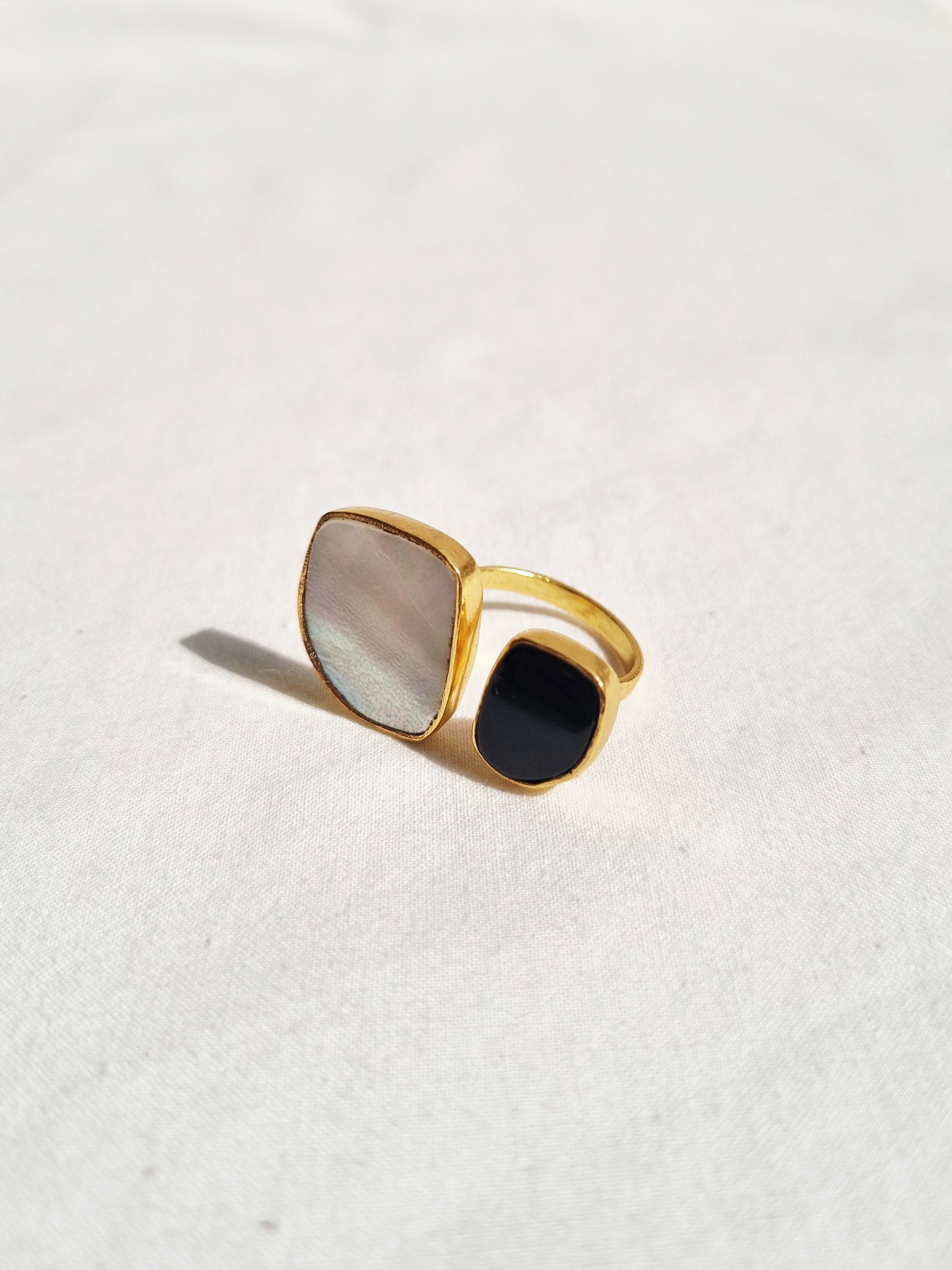 ibat - Black Pearl Ring