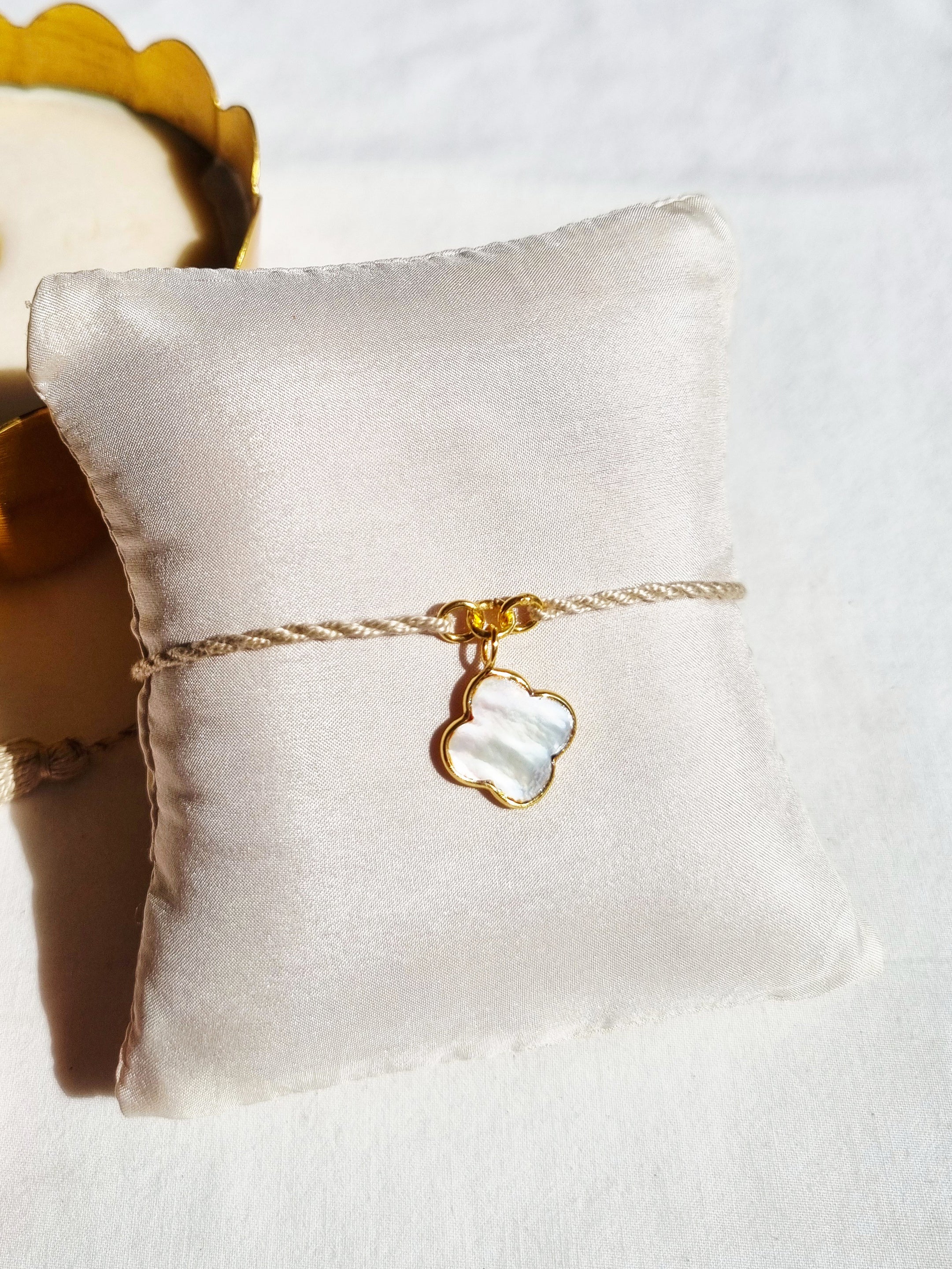 kasana - Mother of Pearl Clover Charm Rakhi