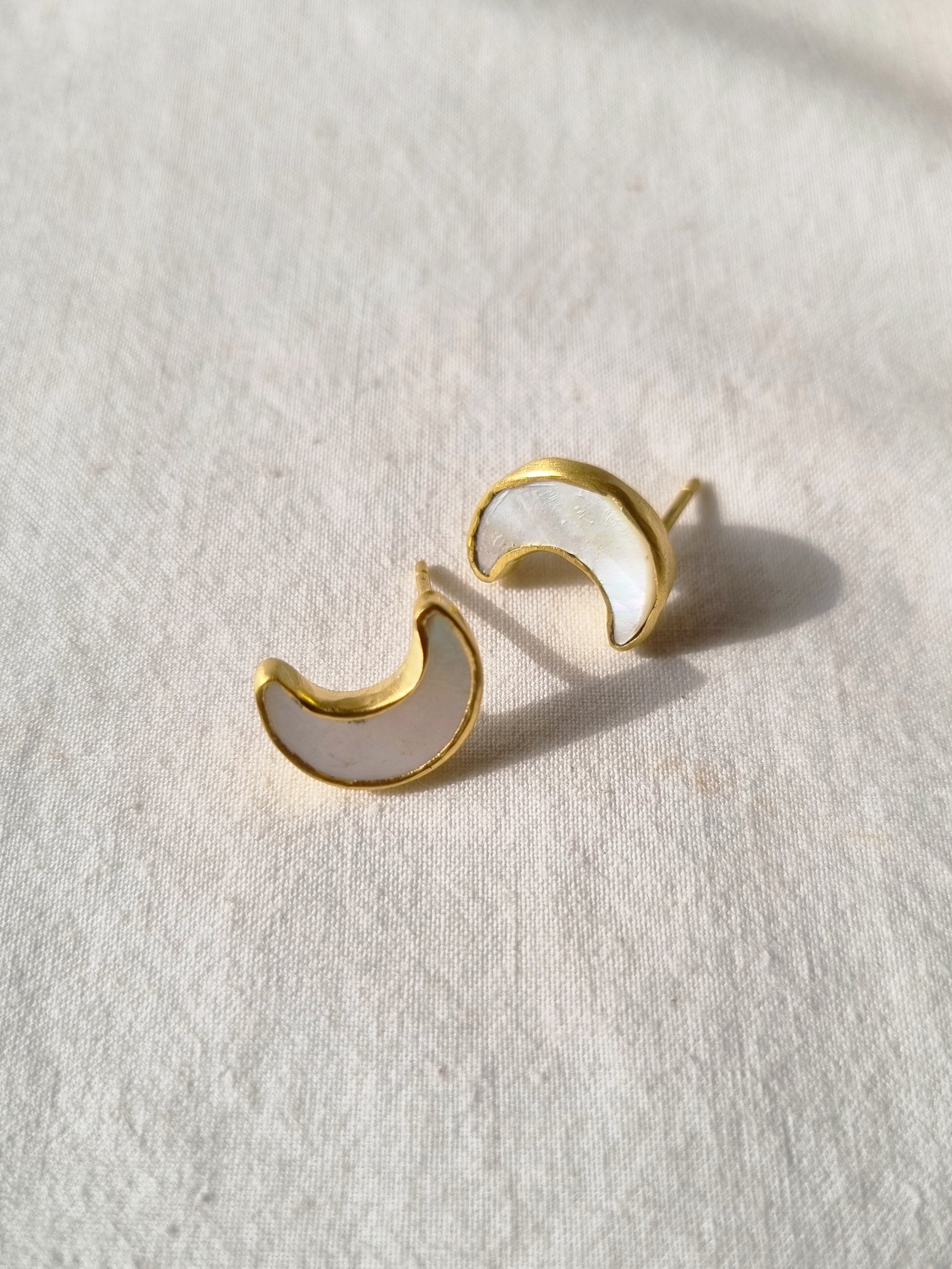 araya - Mother of Pearl Luna Studs