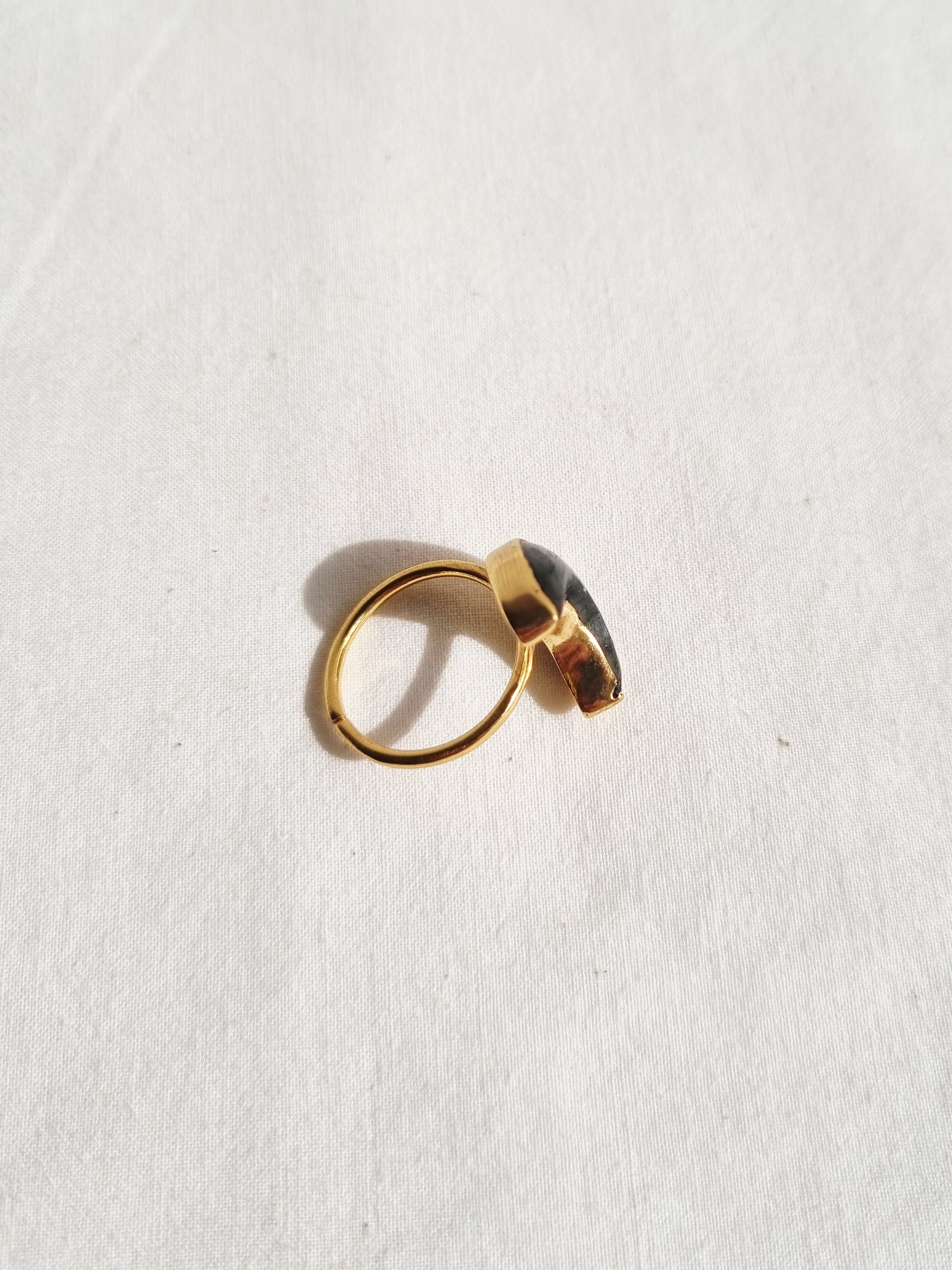 chandra - Labradorite Luna Ring