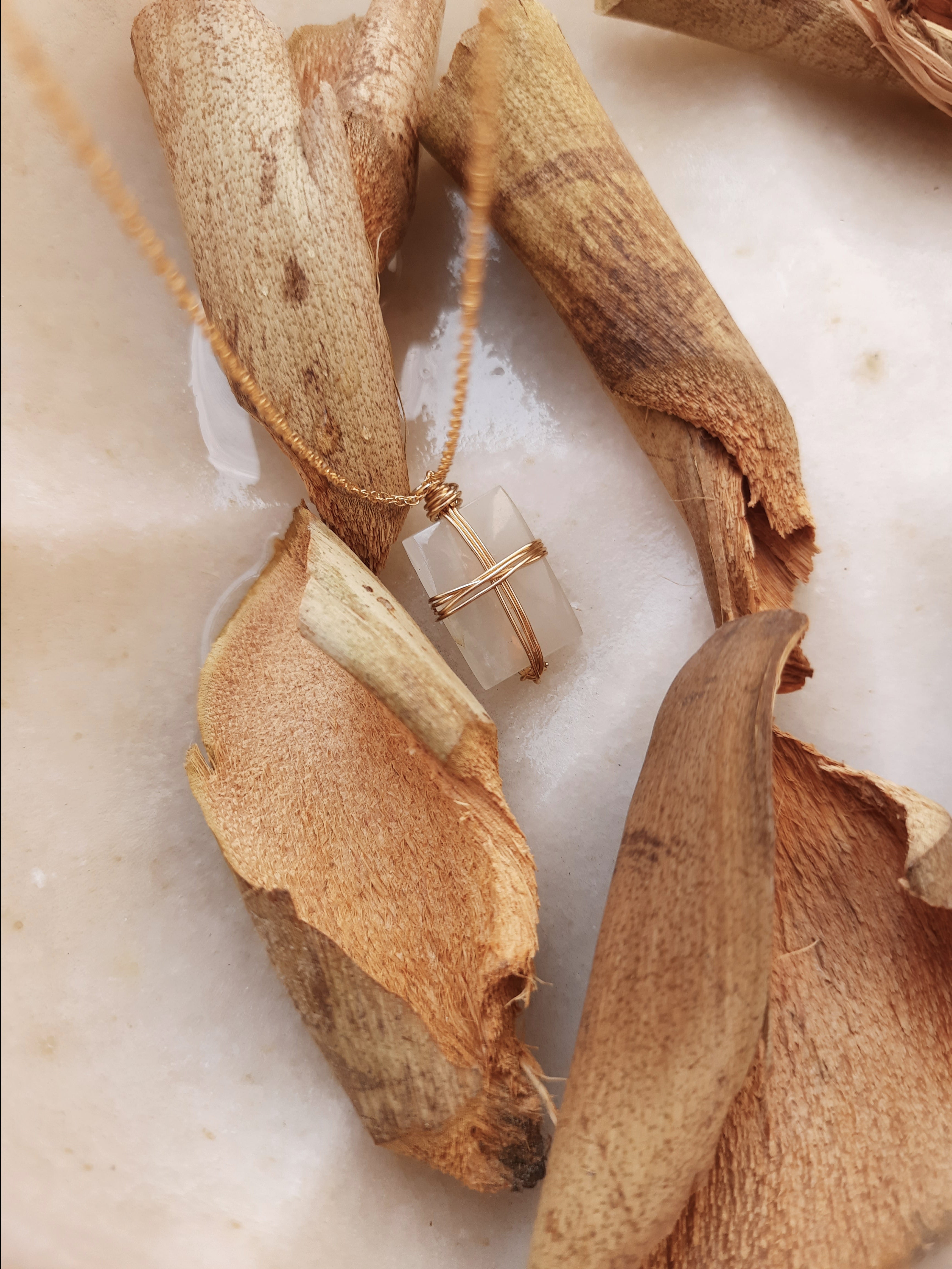 racana - White Moonstone