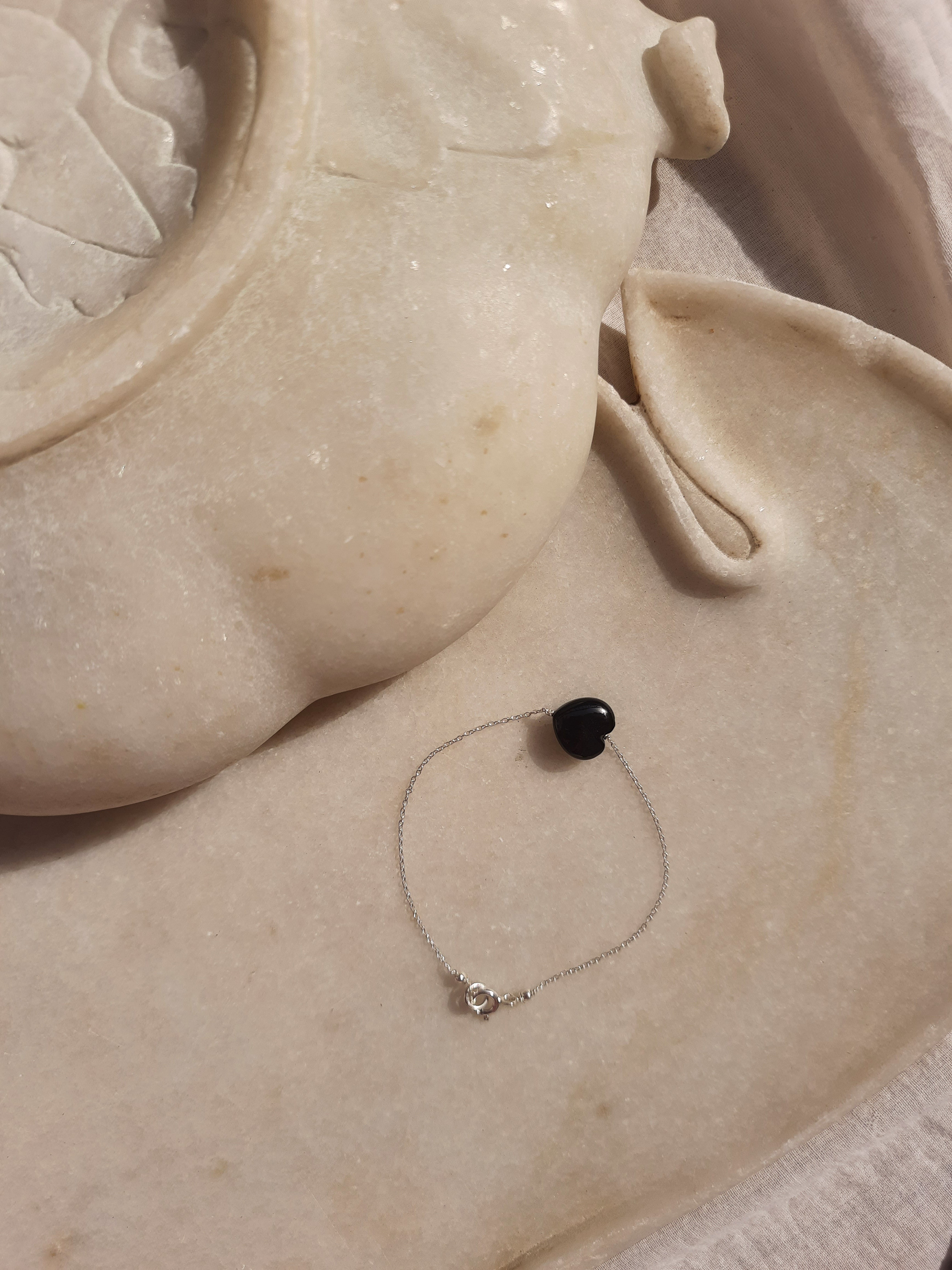 kauri - Black Onyx Heart Bracelet