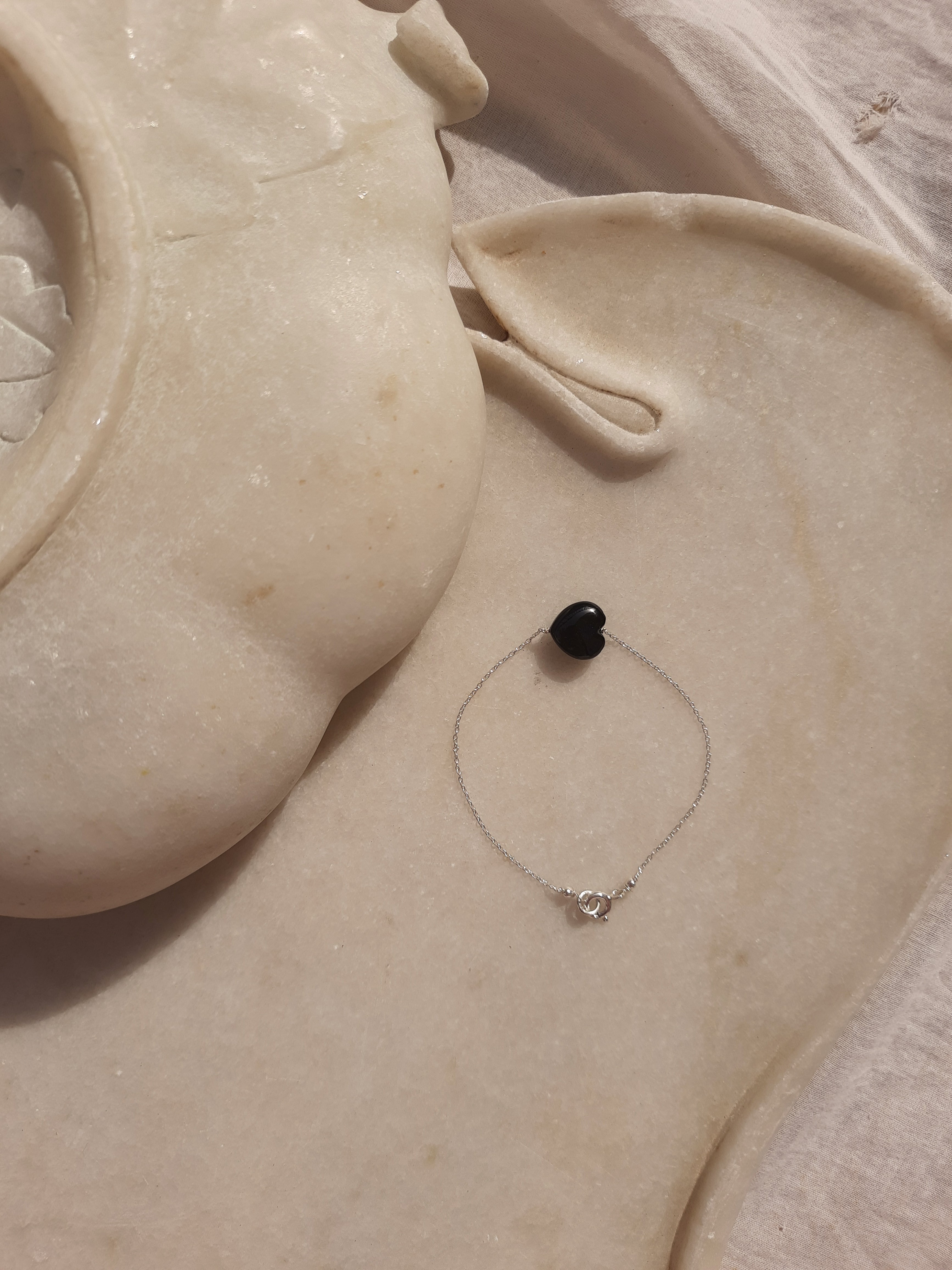 kauri - Black Onyx Heart Bracelet