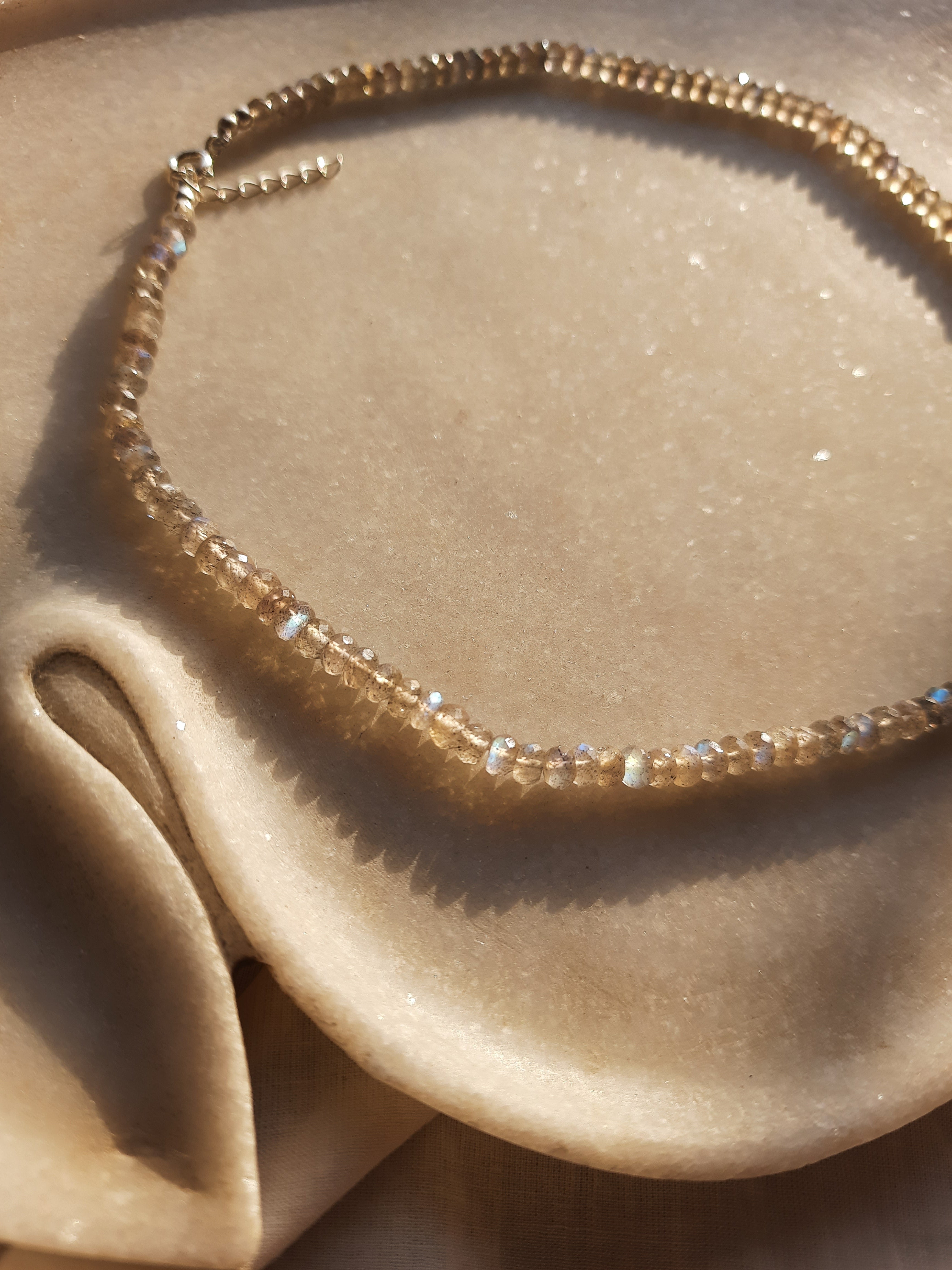 avar - Labradorite Baati Strand