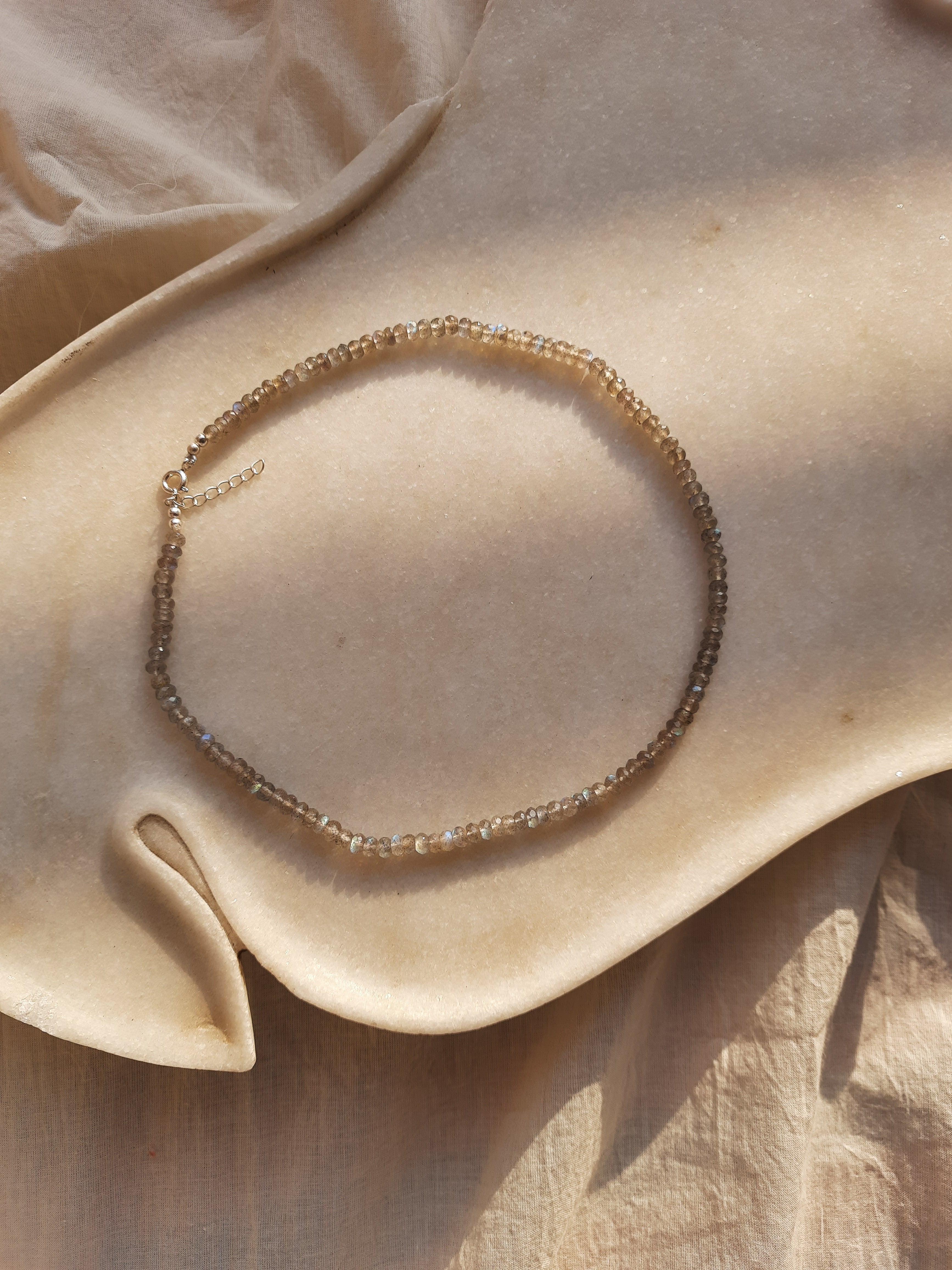 avar - Labradorite Baati Strand