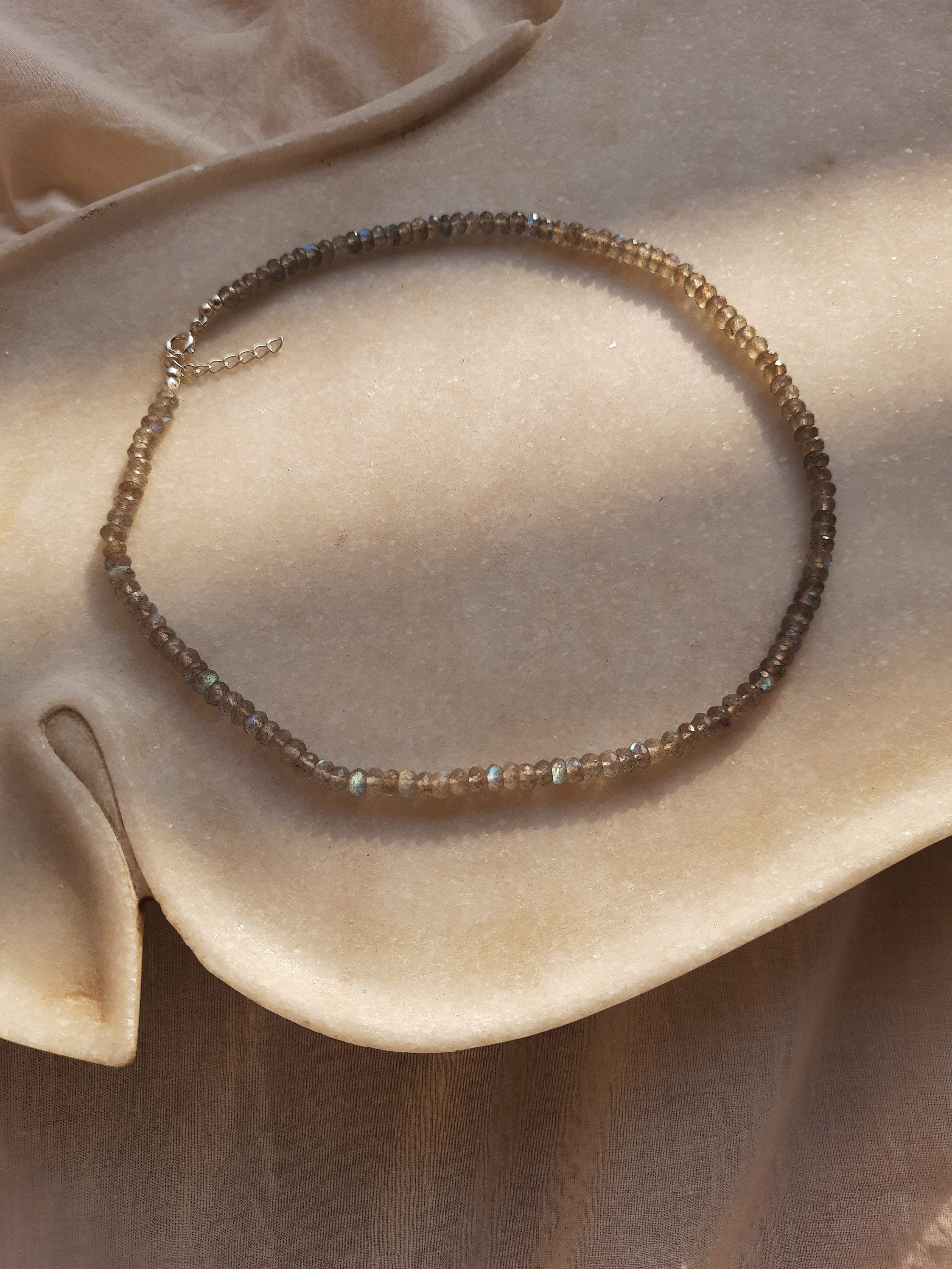 avar - Labradorite Baati Strand