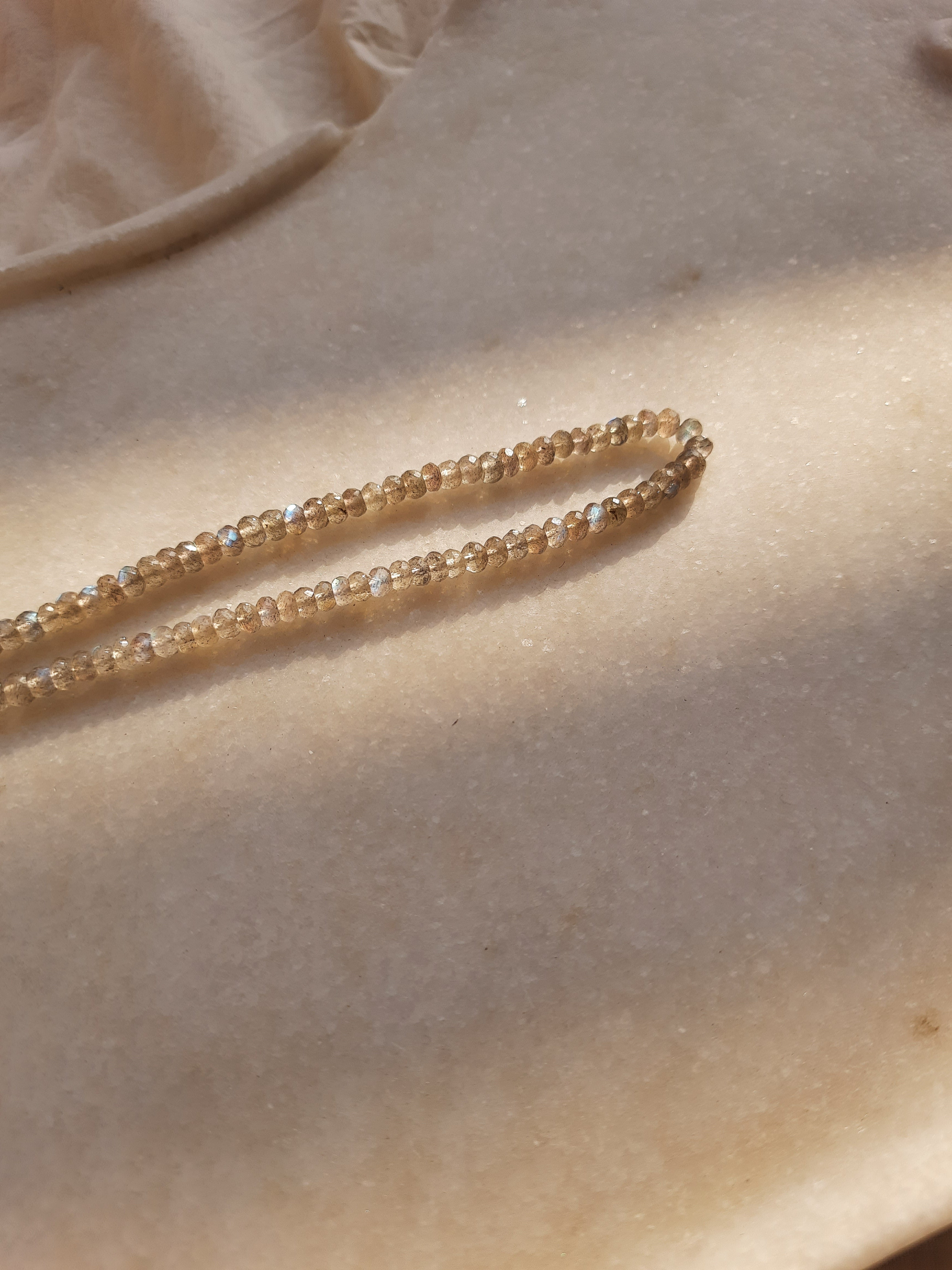 avar - Labradorite Baati Strand