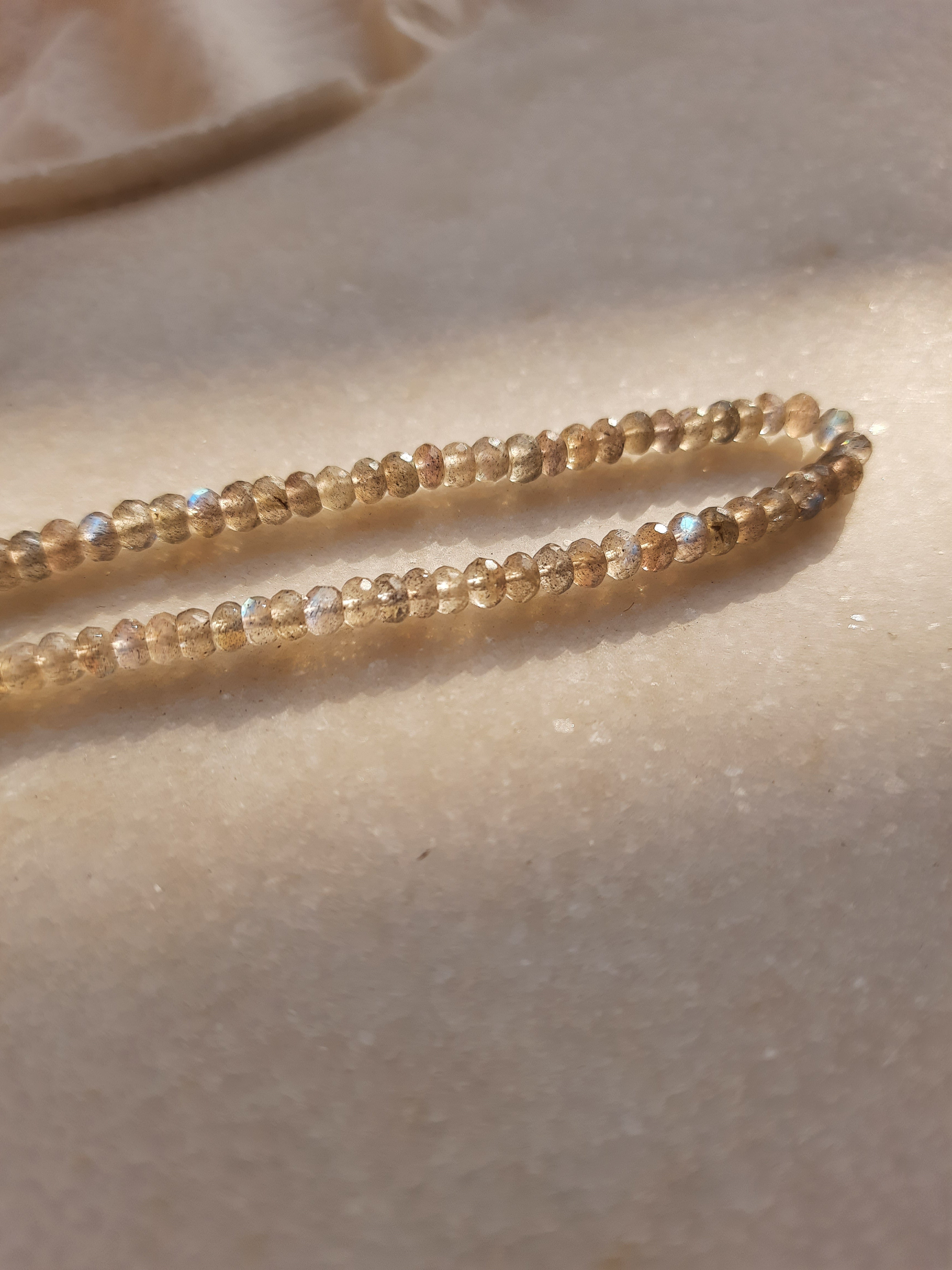 avar - Labradorite Baati Strand