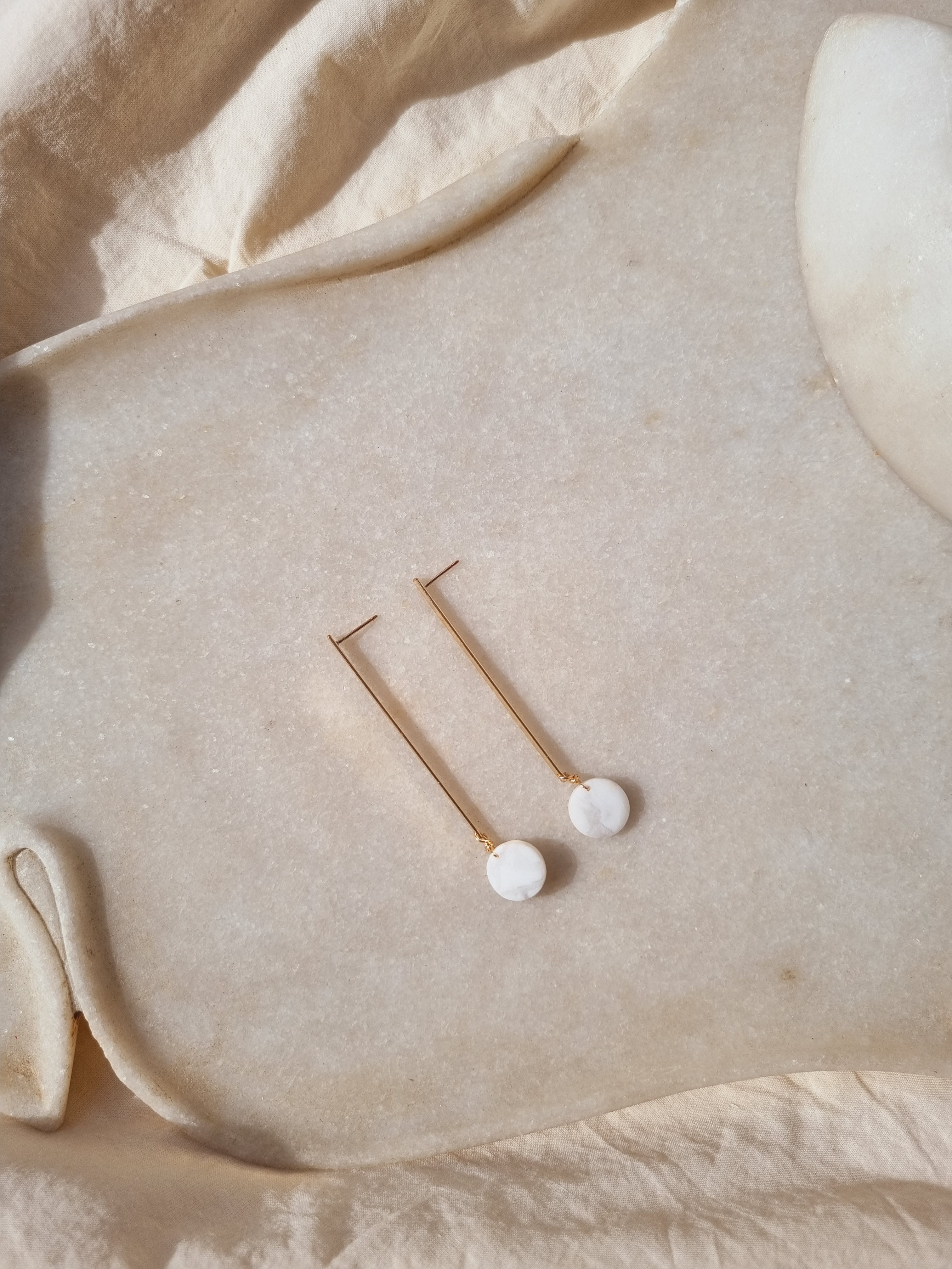 linna - Howlite Round Stick Earrings