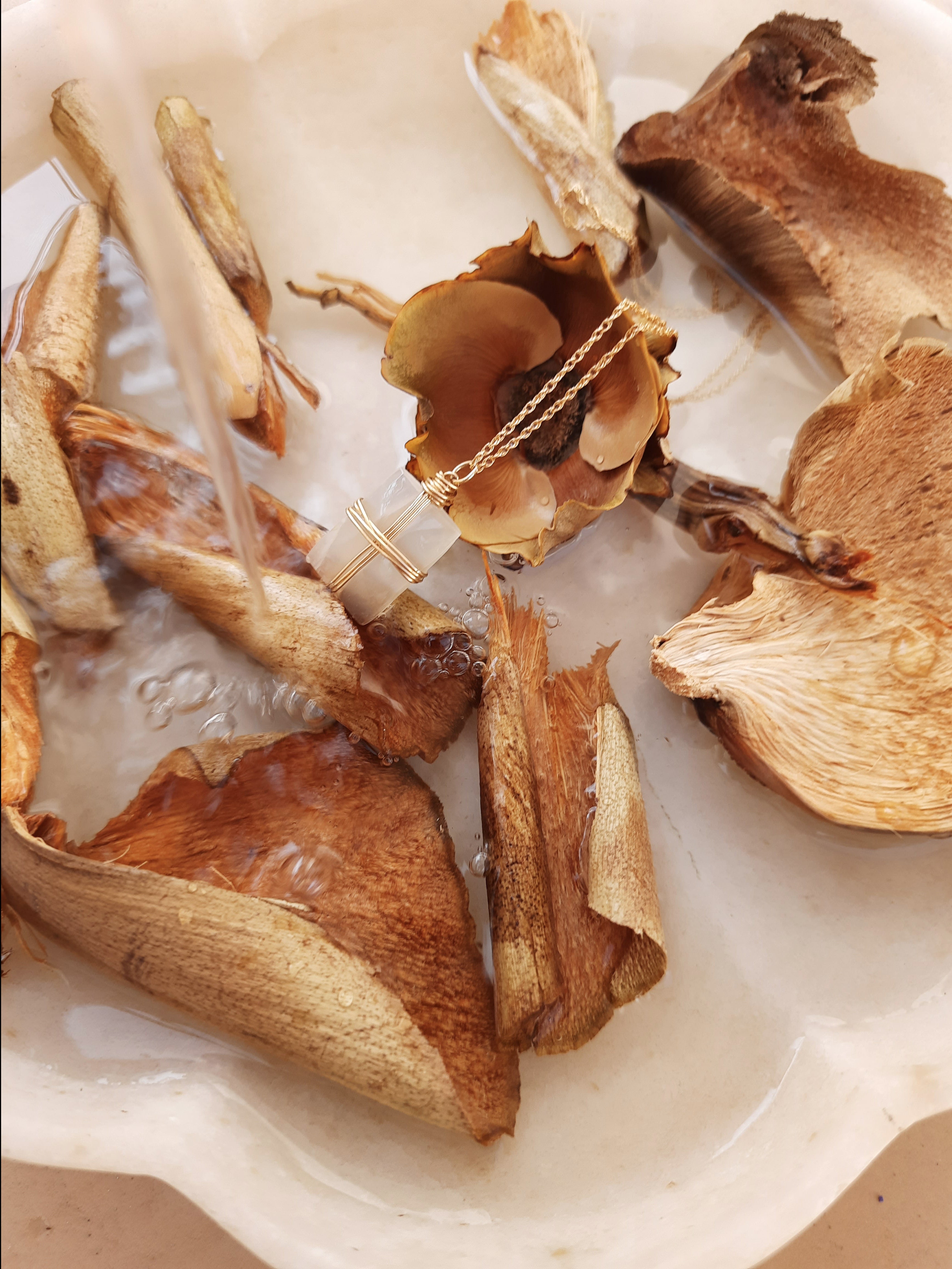 racana - White Moonstone