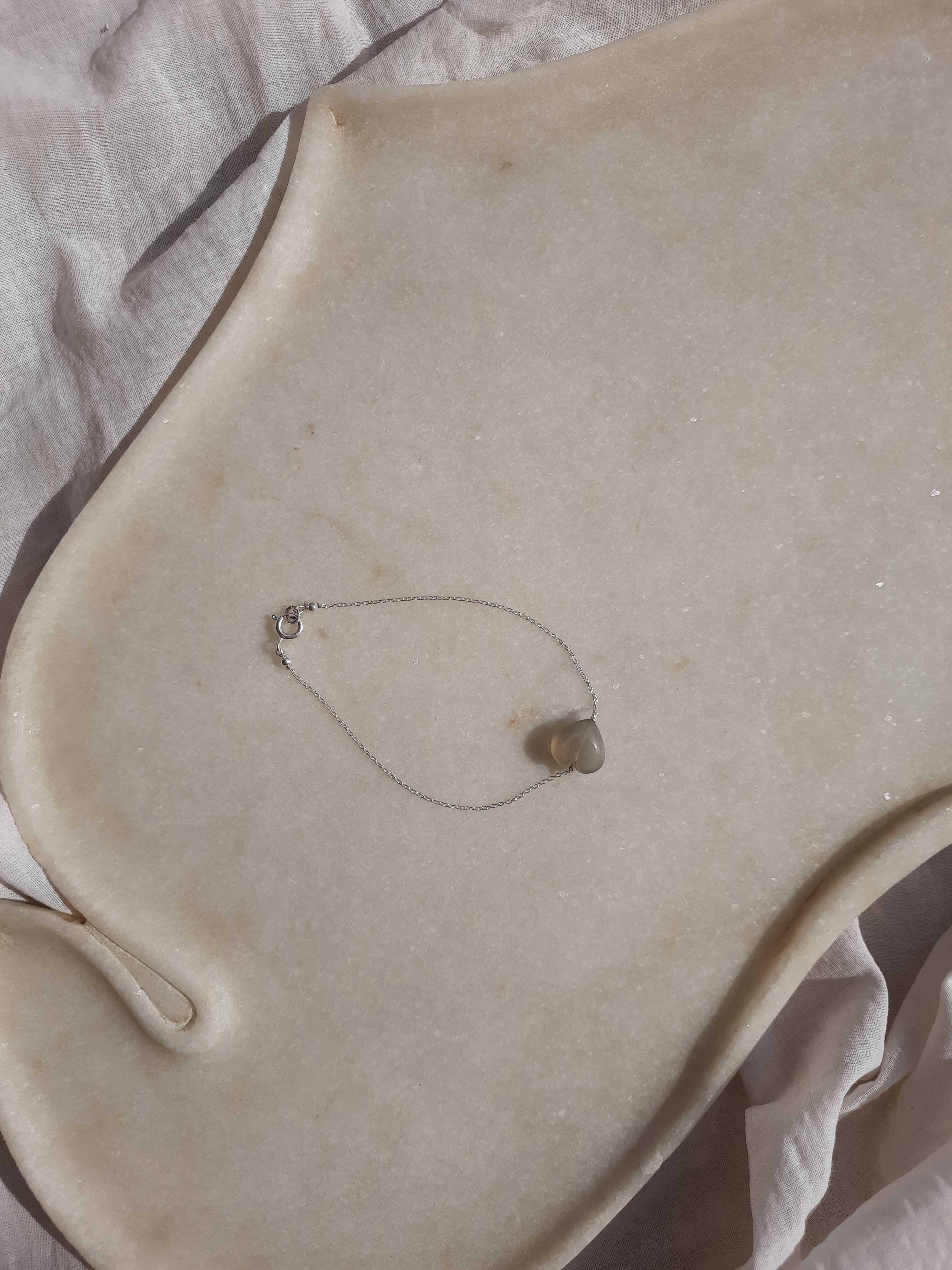 kauri - Grey Moonstone Heart Bracelet