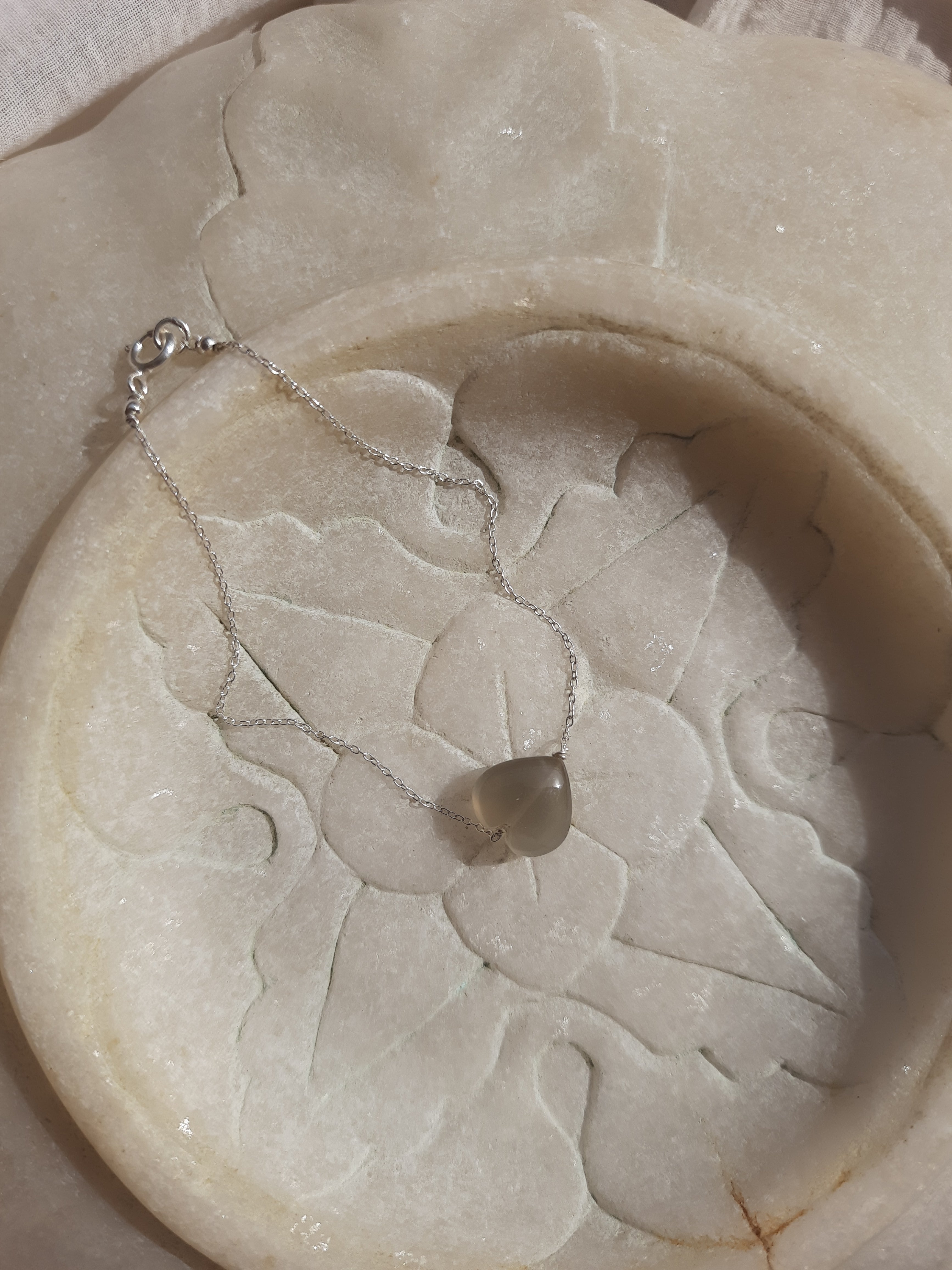 kauri - Grey Moonstone Heart Bracelet