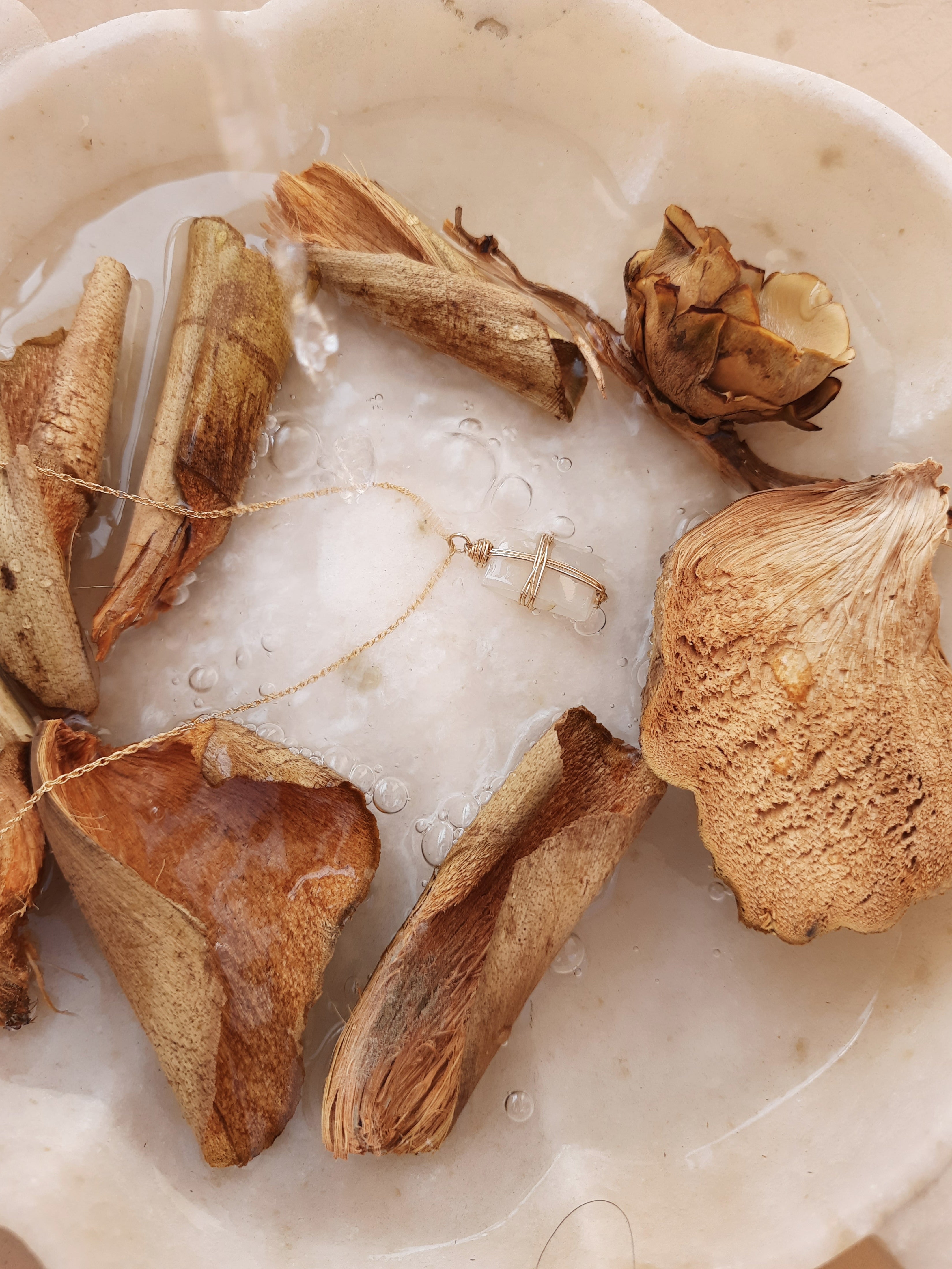 racana - White Moonstone