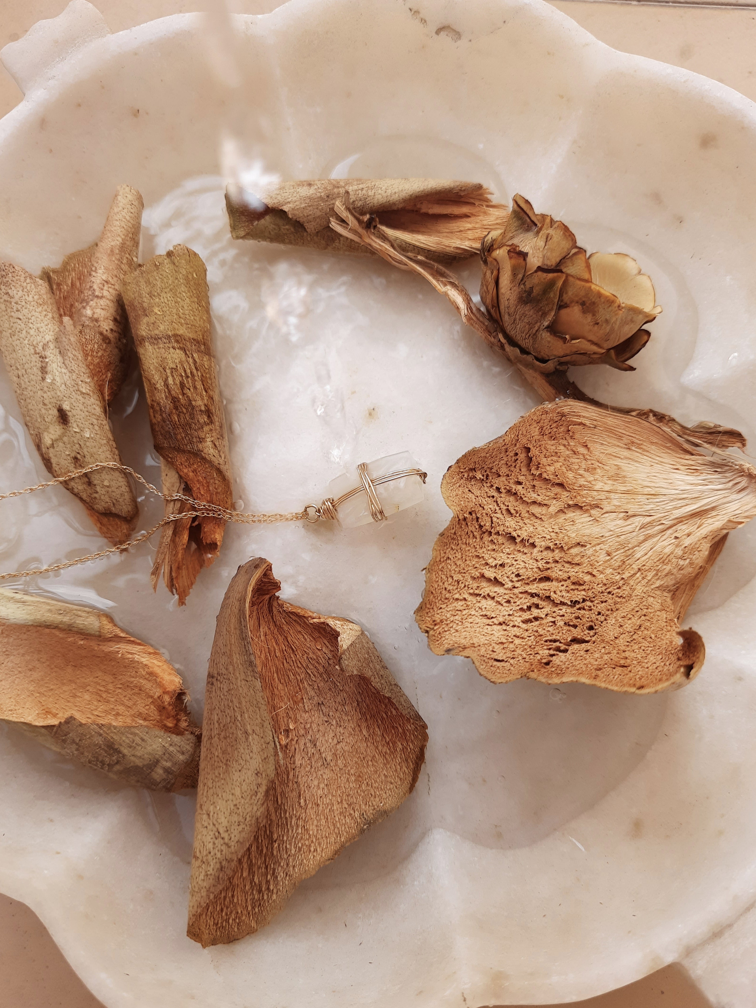 racana - White Moonstone