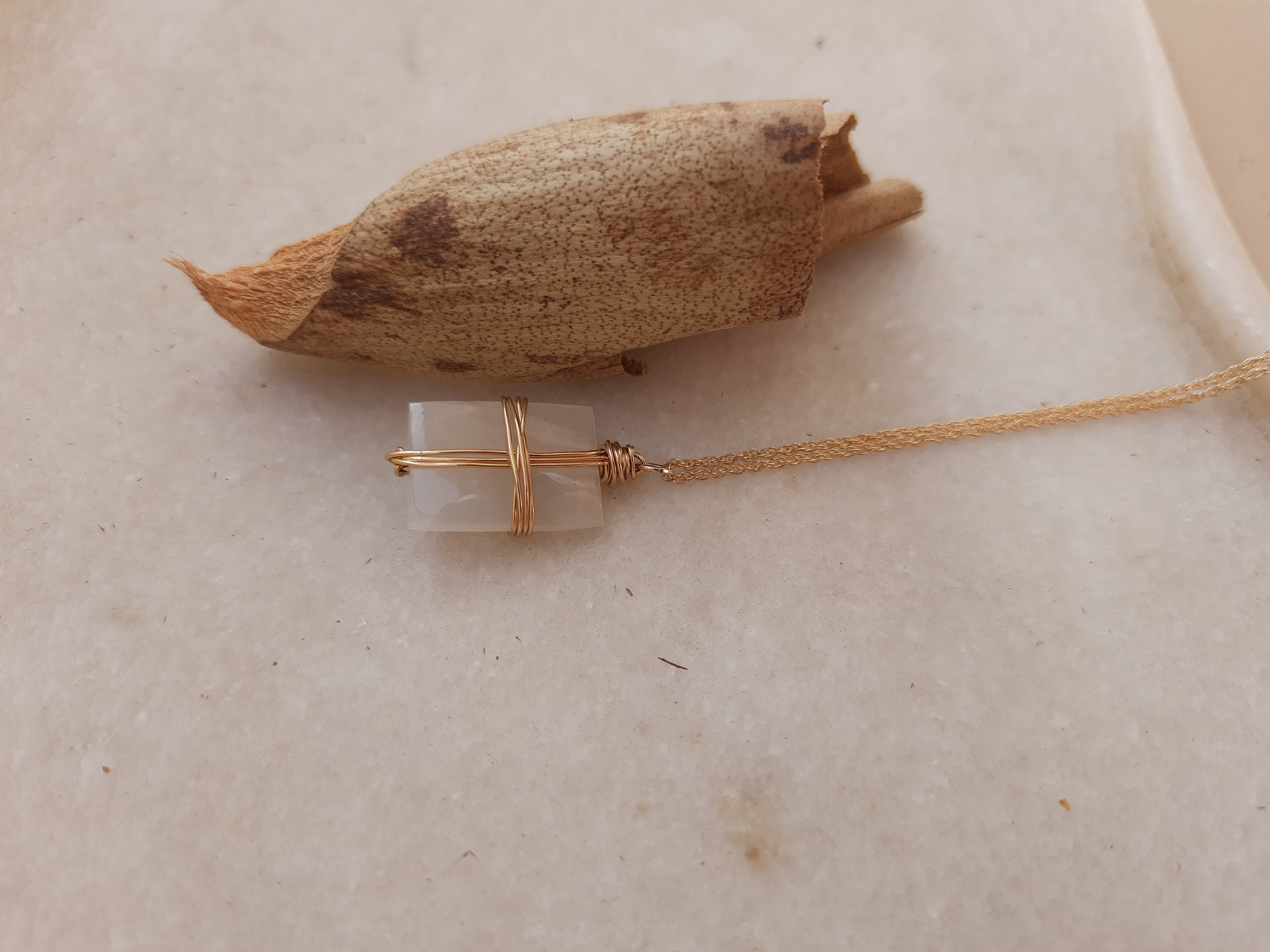 racana - White Moonstone