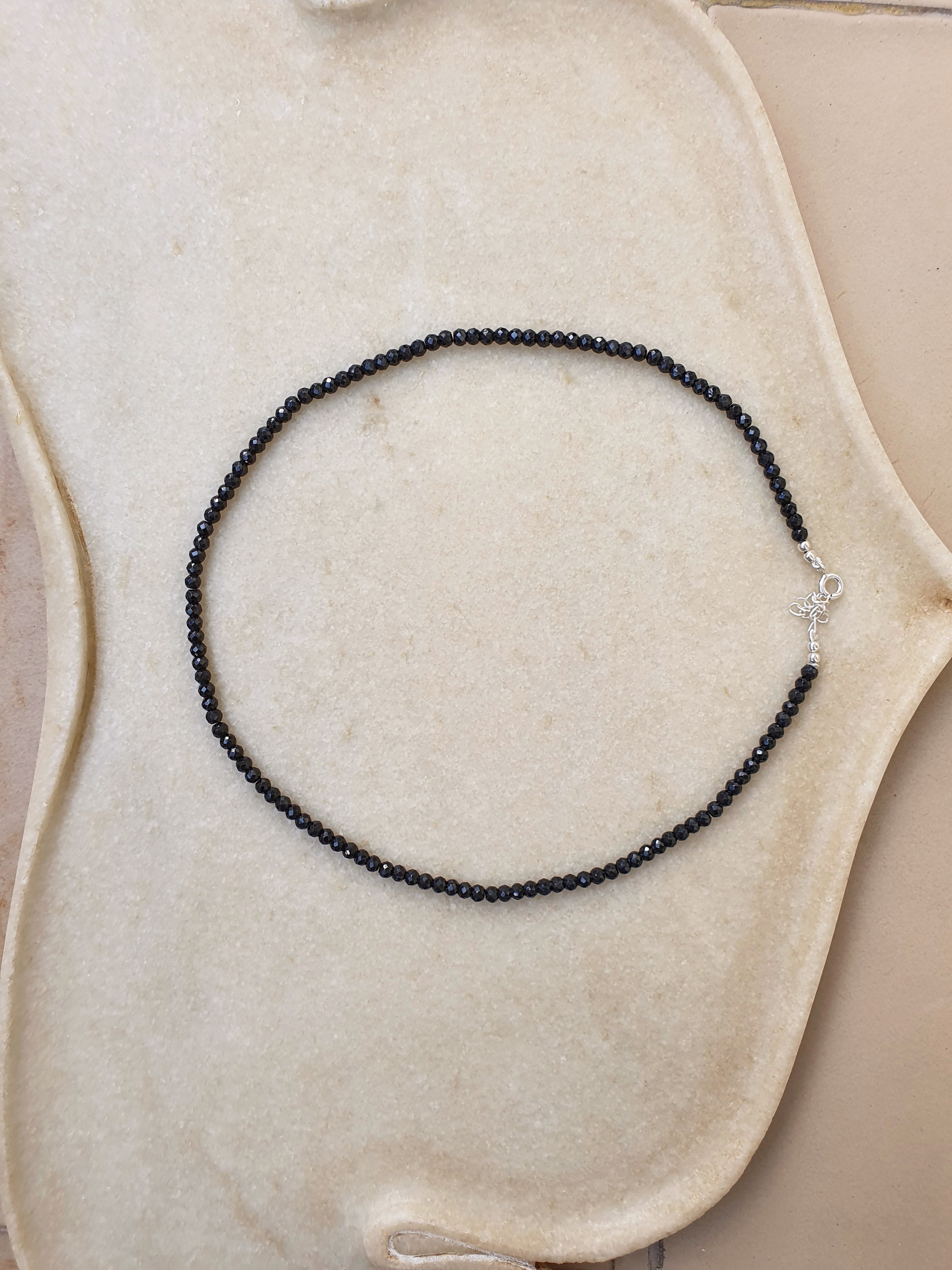 vari - Black Spinel Baati Choker