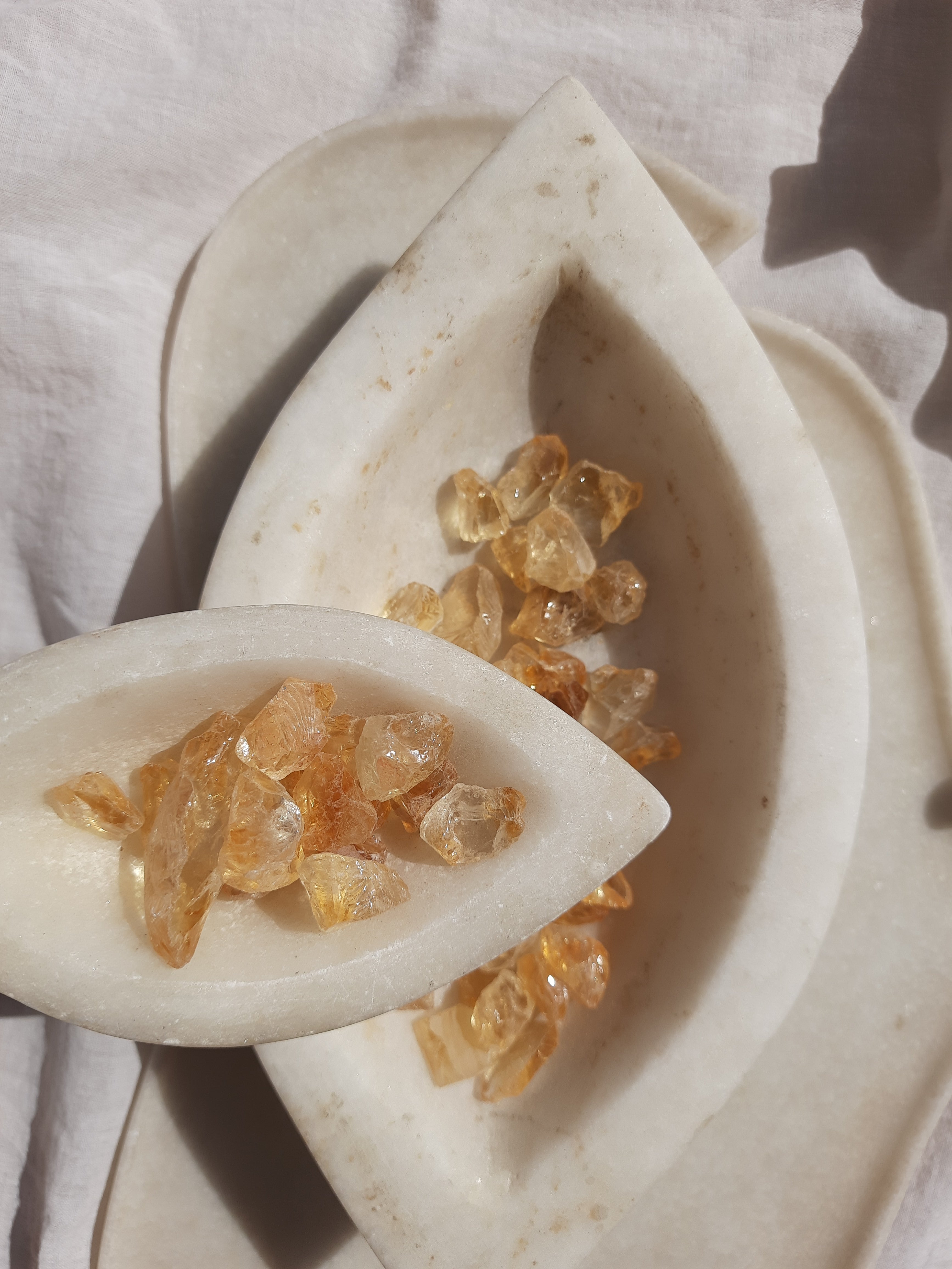 under the pillow | क्रिस्टल हीलिंग