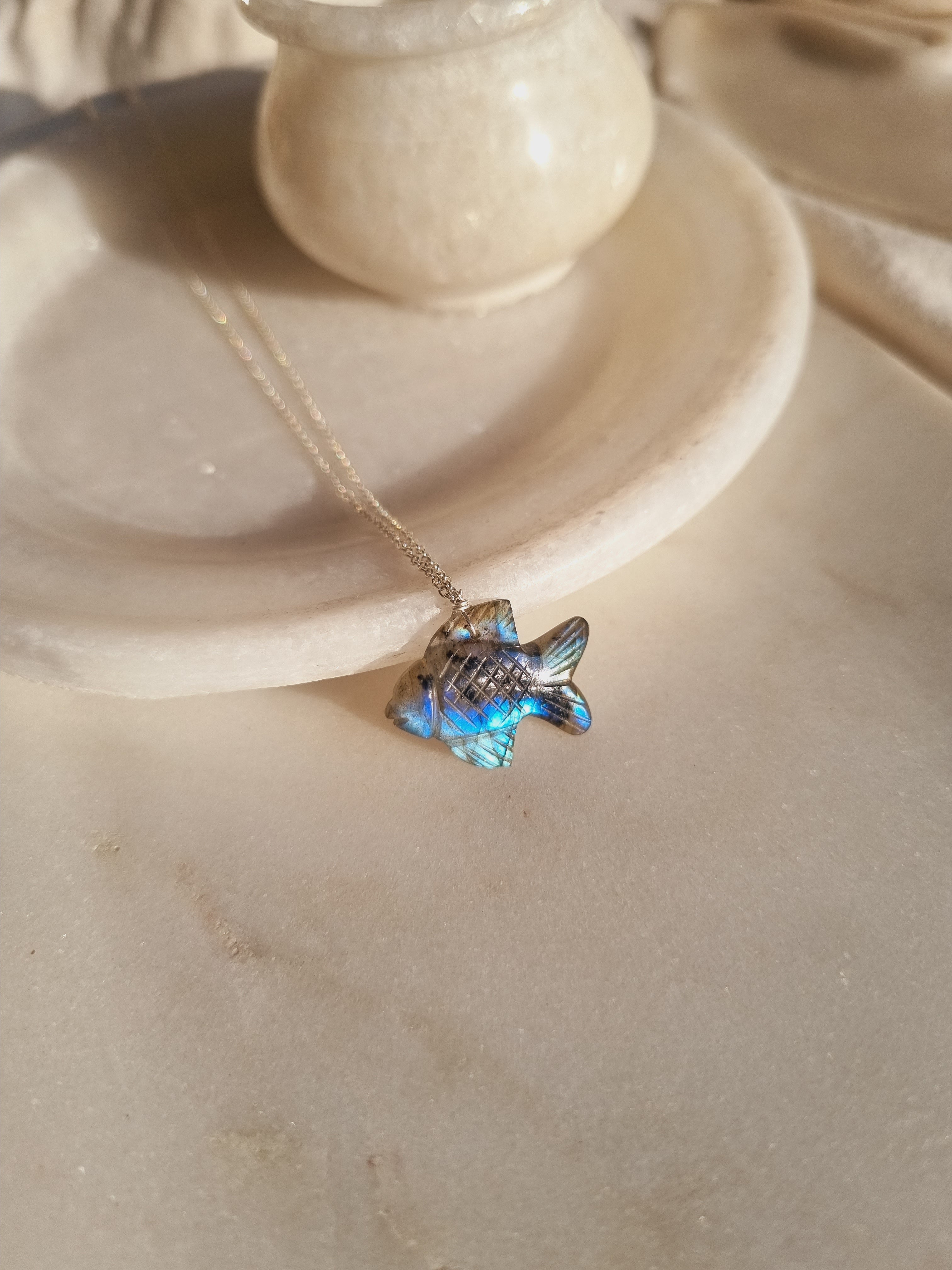 machali - Labradorite Fish Pendant