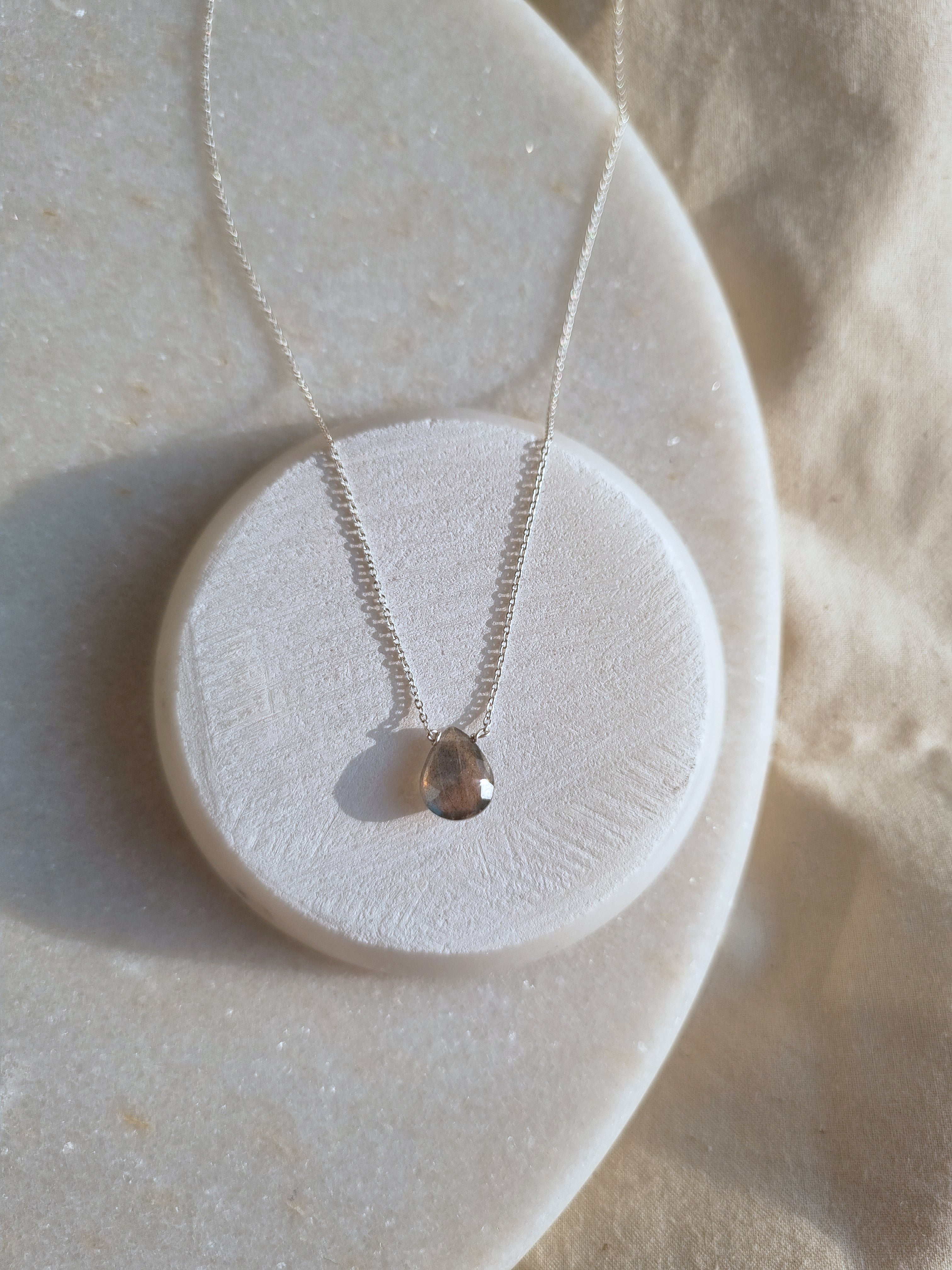 iyate - Labradorite Almond Shaped Drop Pendant