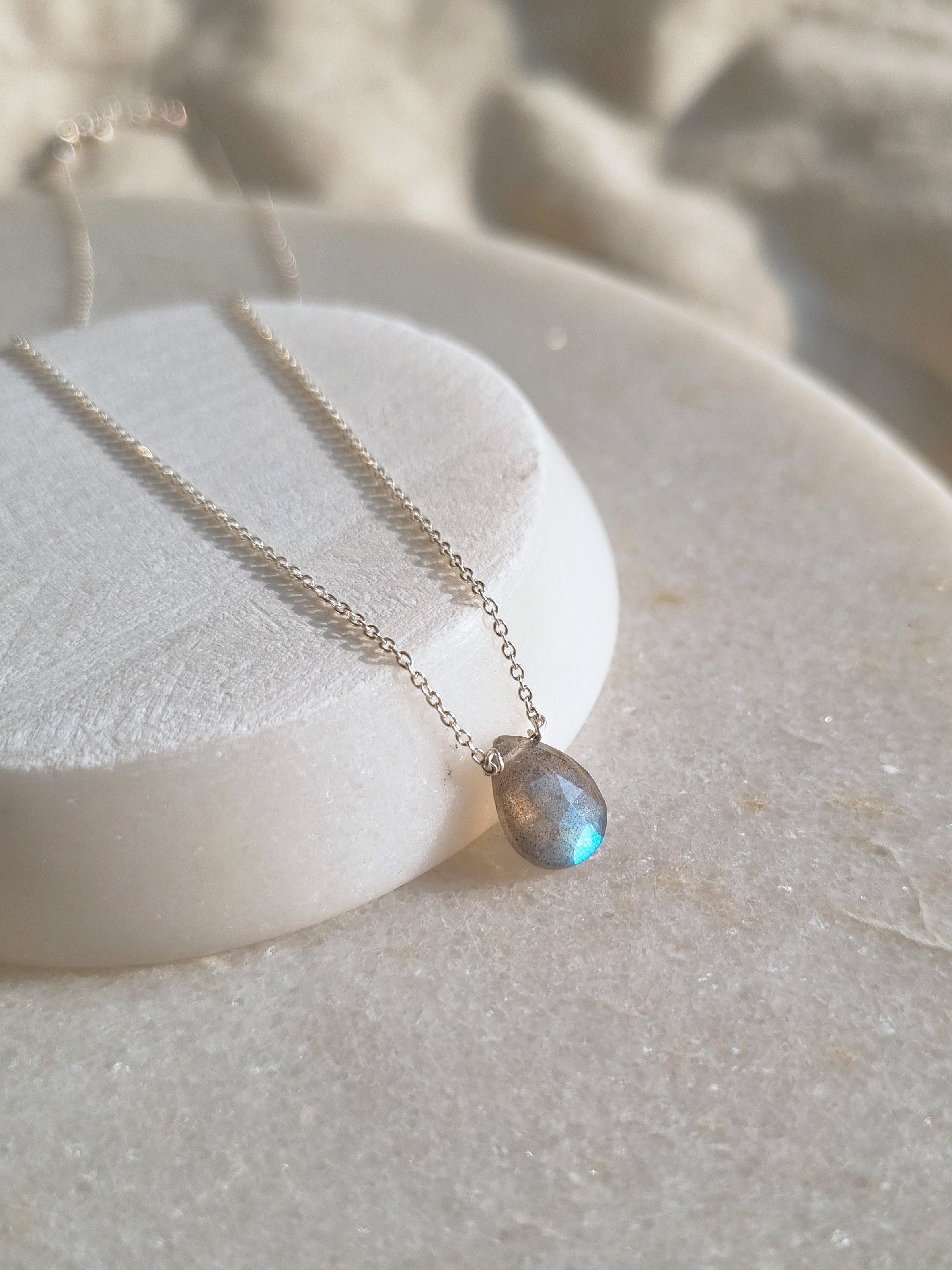 iyate - Labradorite Almond Shaped Drop Pendant