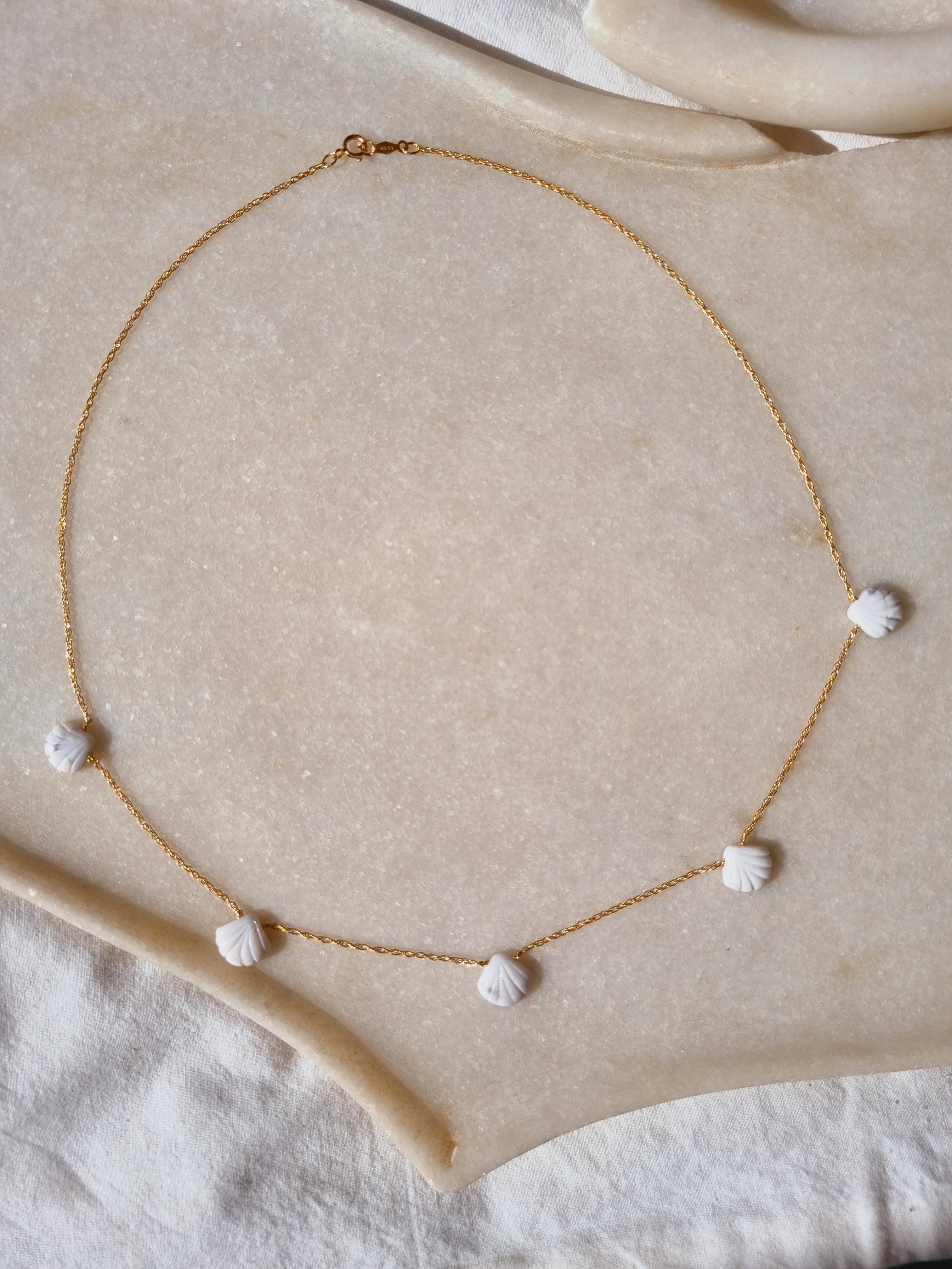 sinkha - Howlite Shell Choker