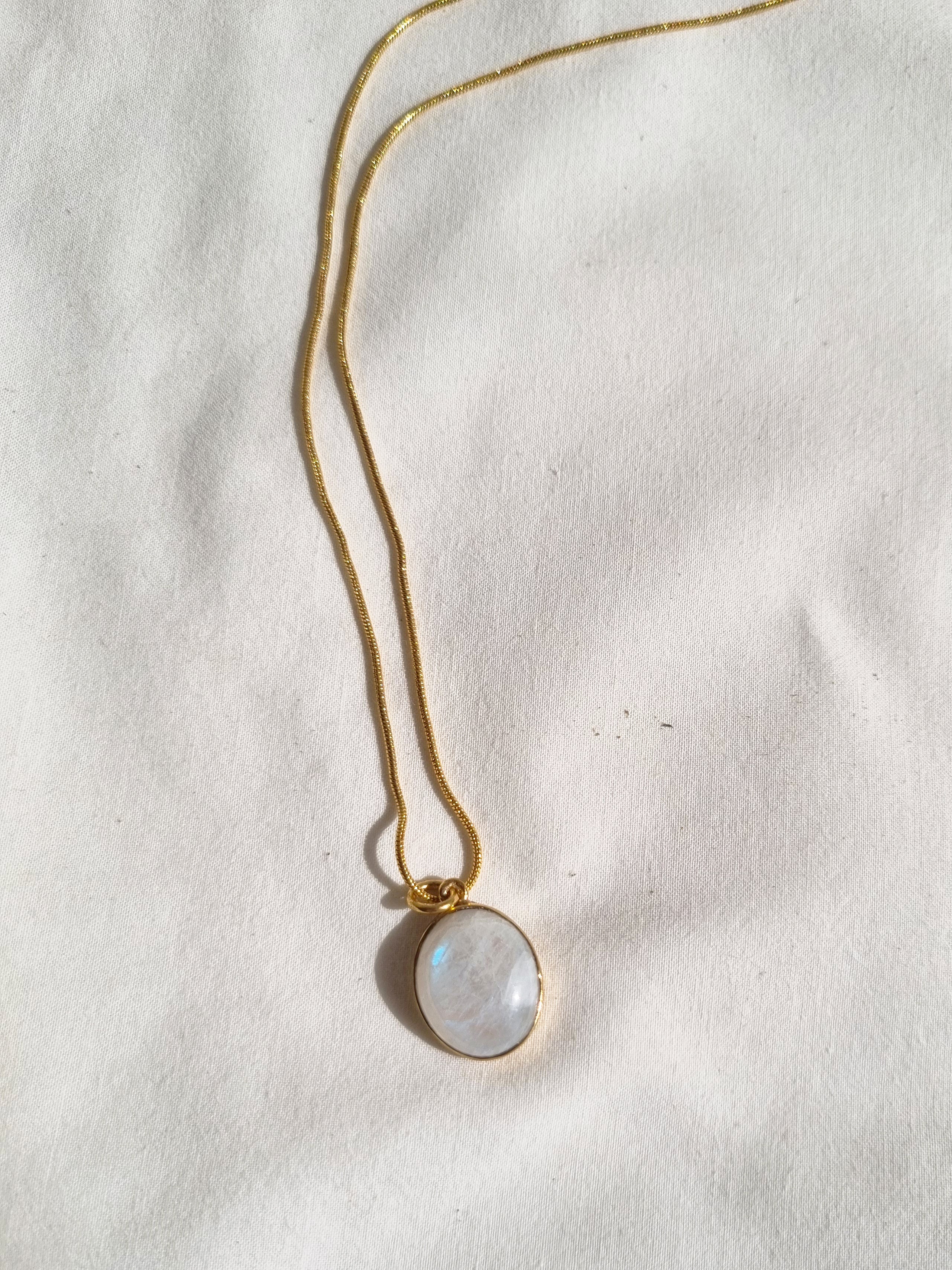 vana - Rainbow Moonstone Oval Men's Pendant
