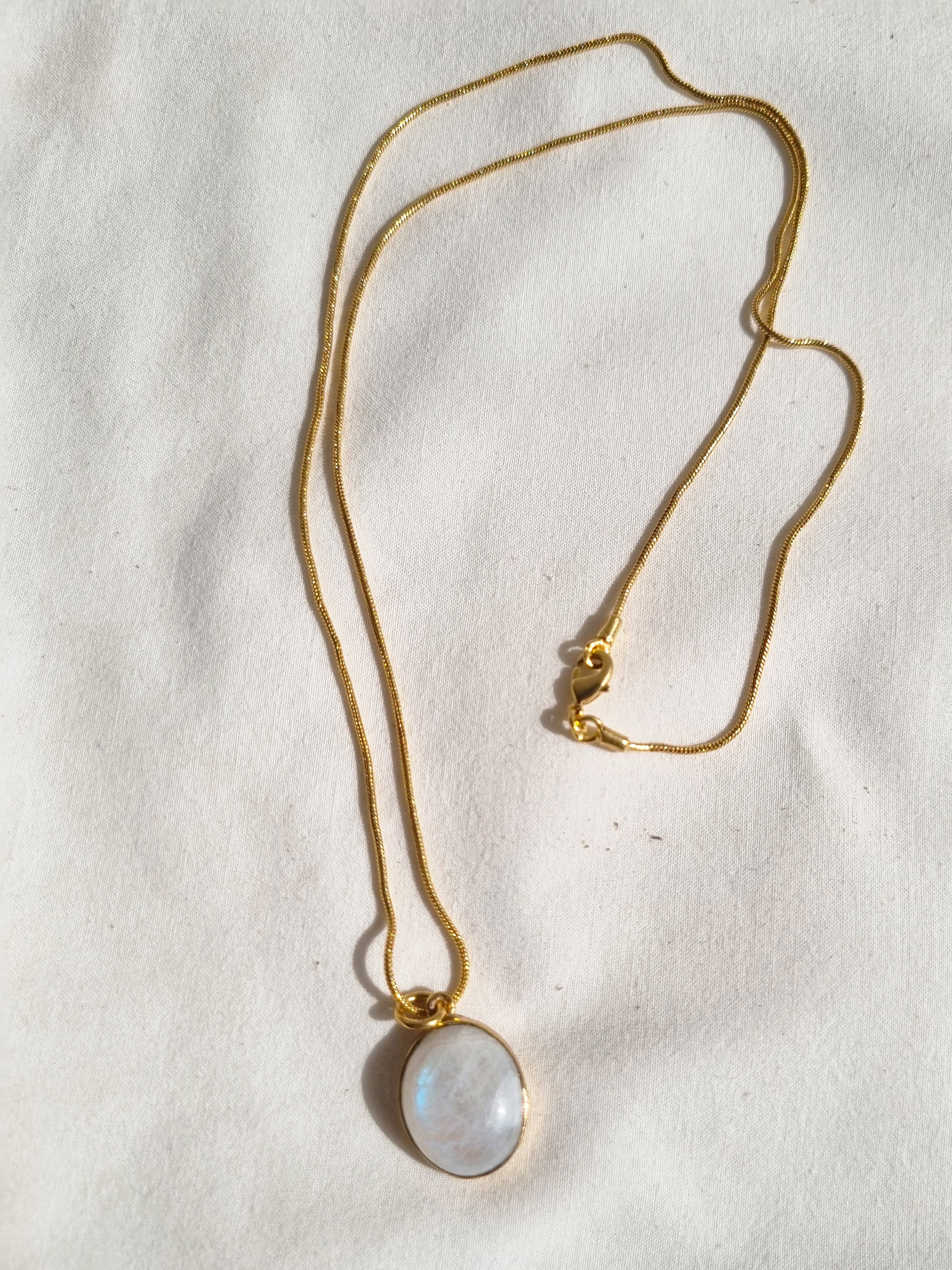 vana - Rainbow Moonstone Oval Men's Pendant