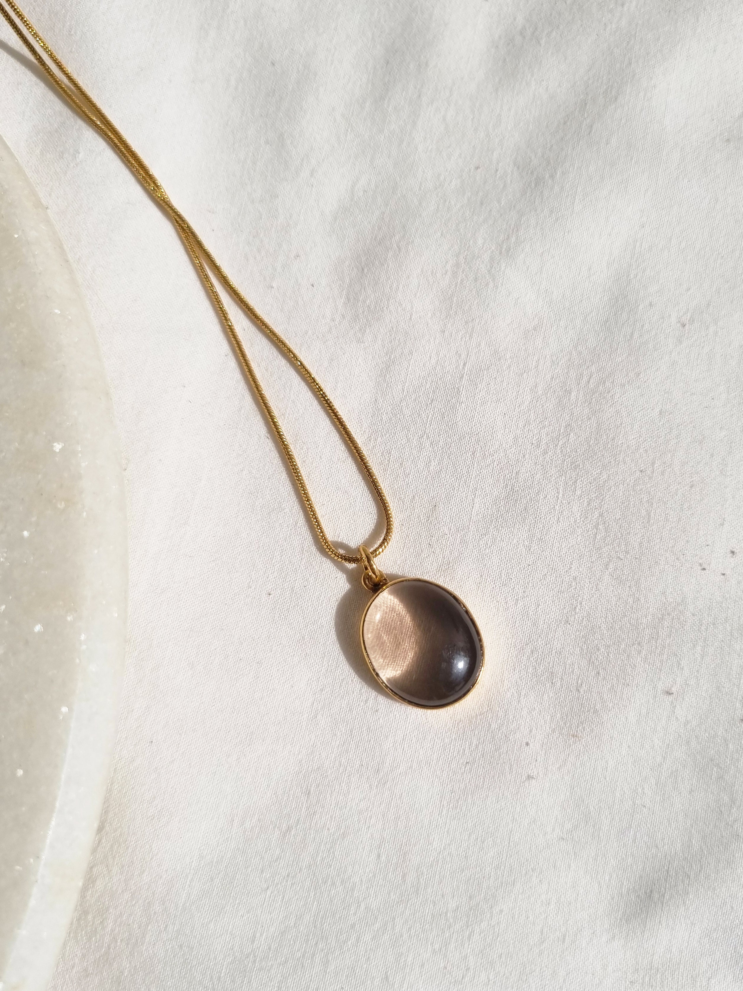 vana - Smoky Quartz Oval Men's Pendant