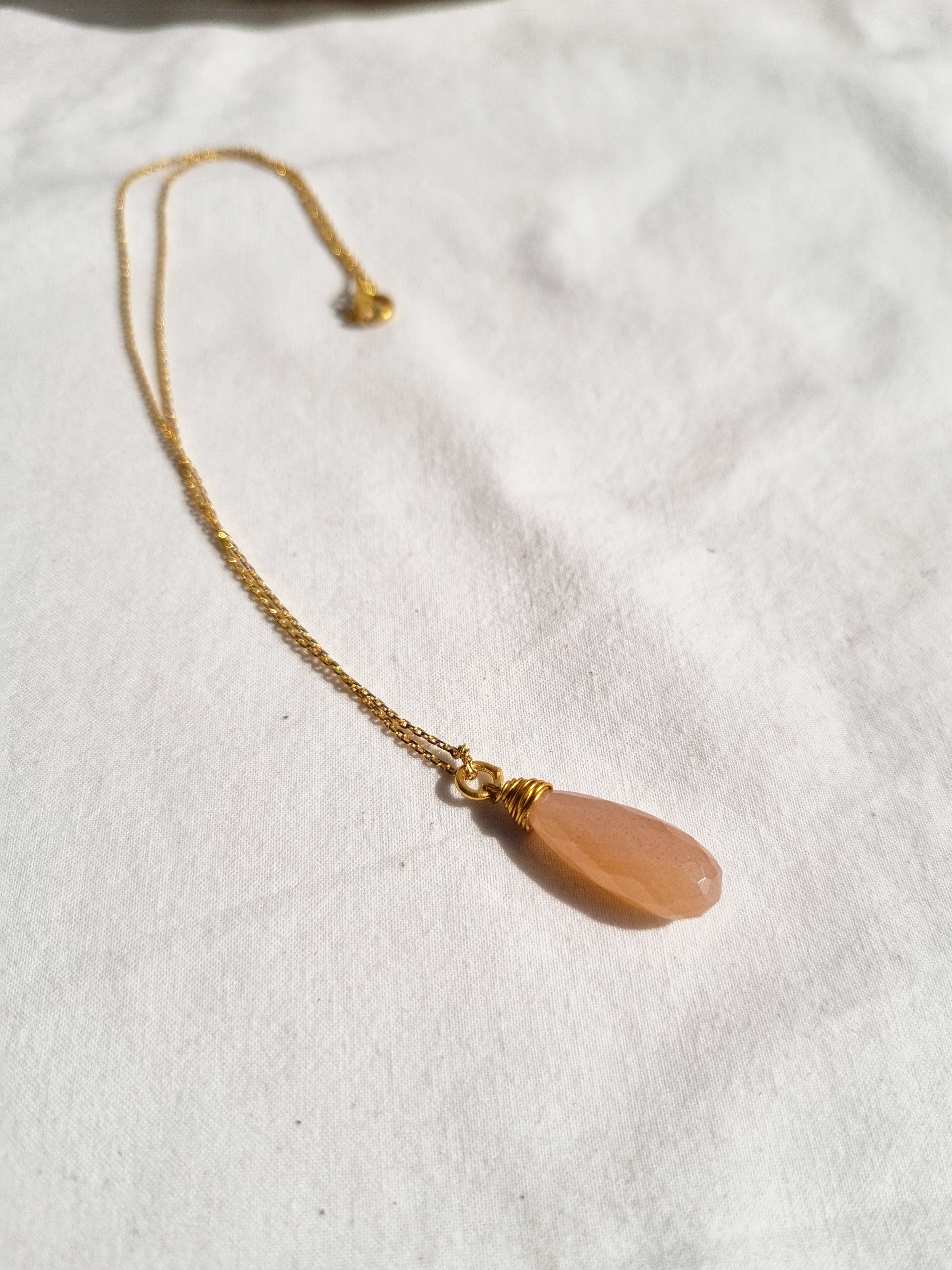 arkar - Peach Moonstone Long Teardrop Pendant