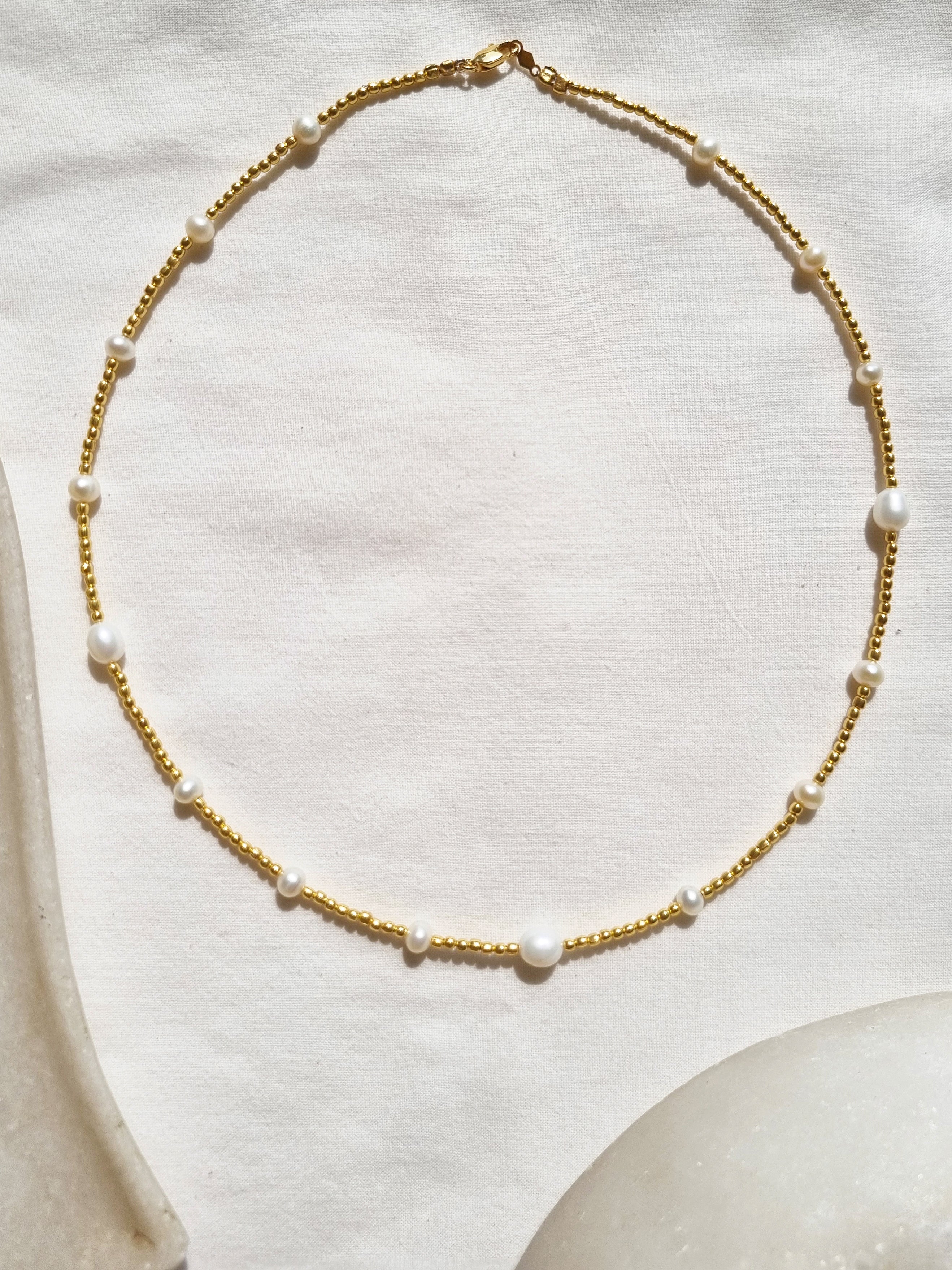 aveti - Pearl Boho Golden Bead choker