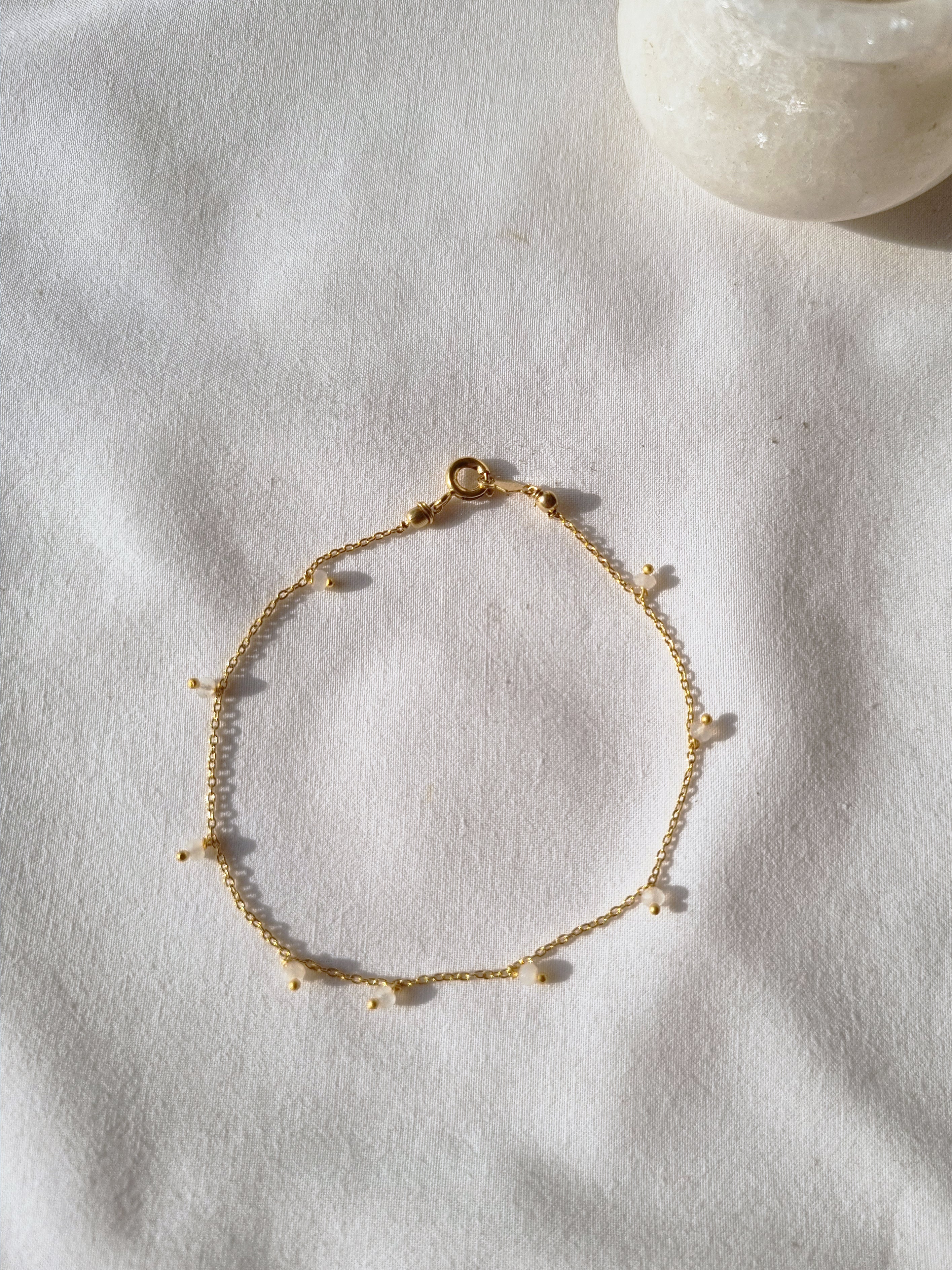 apiti - White Moonstone Baati Drop Bracelet