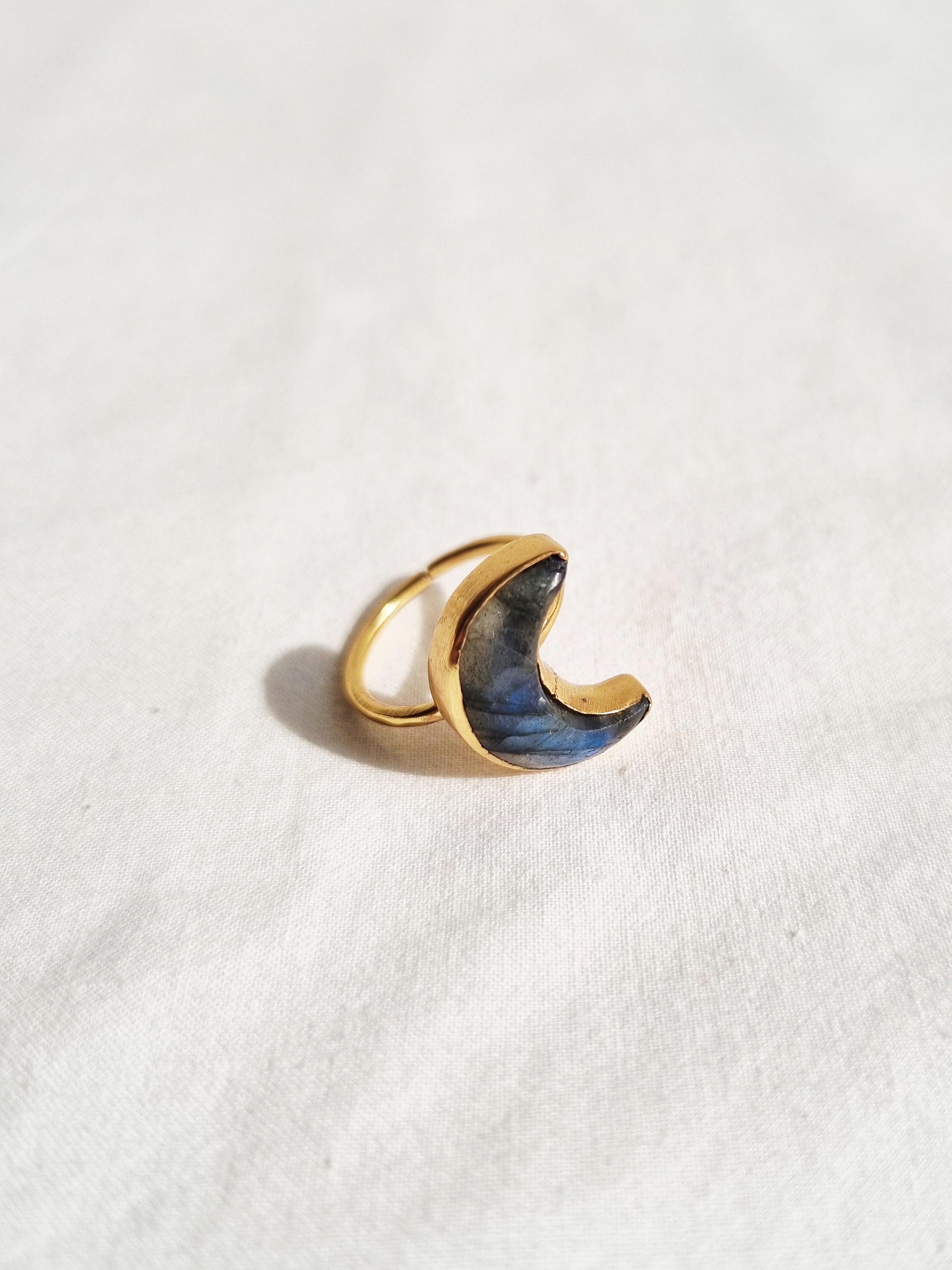chandra - Labradorite Luna Ring