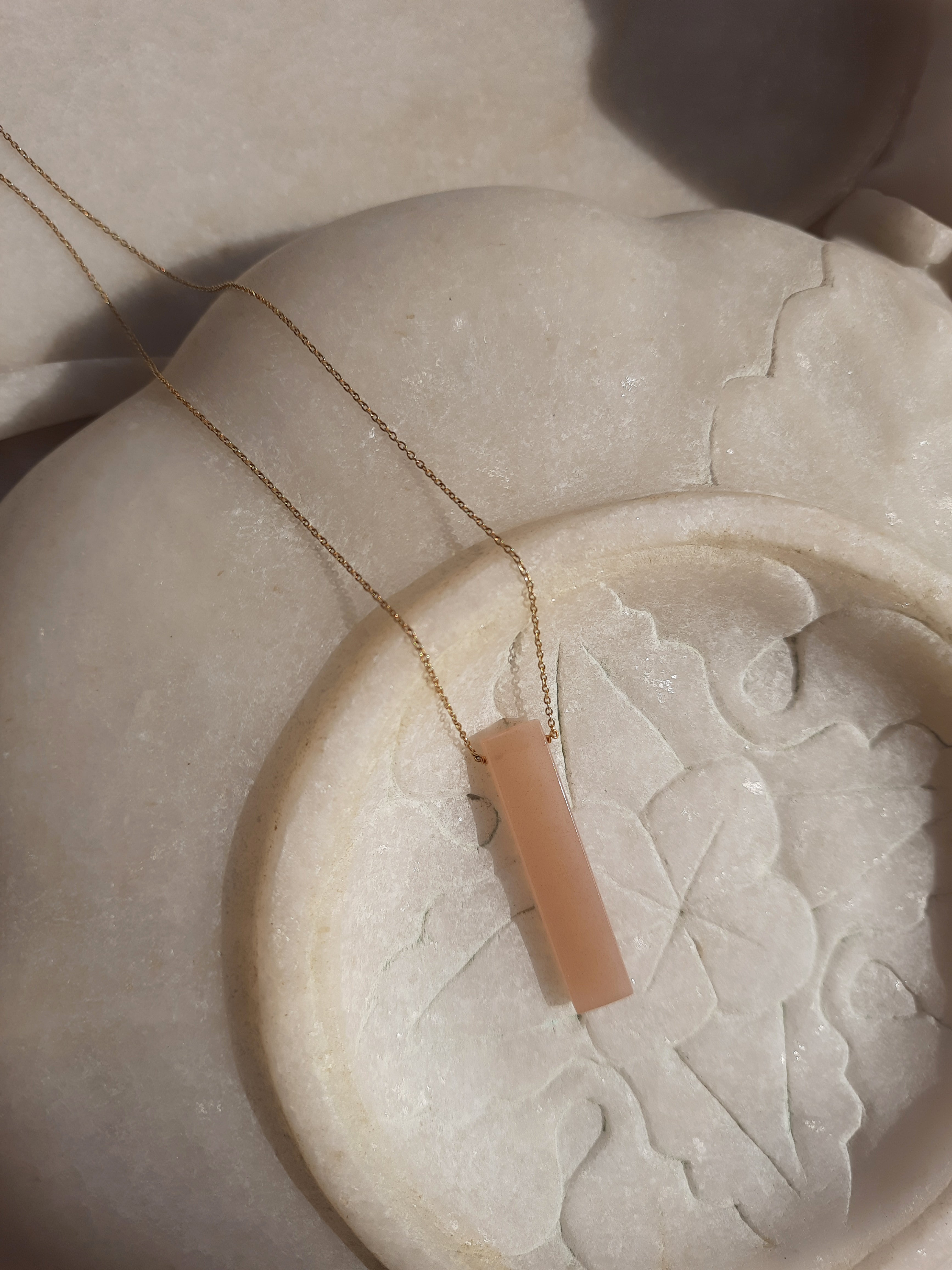 ivyat - Peach Moonstone Long Bar Pendant